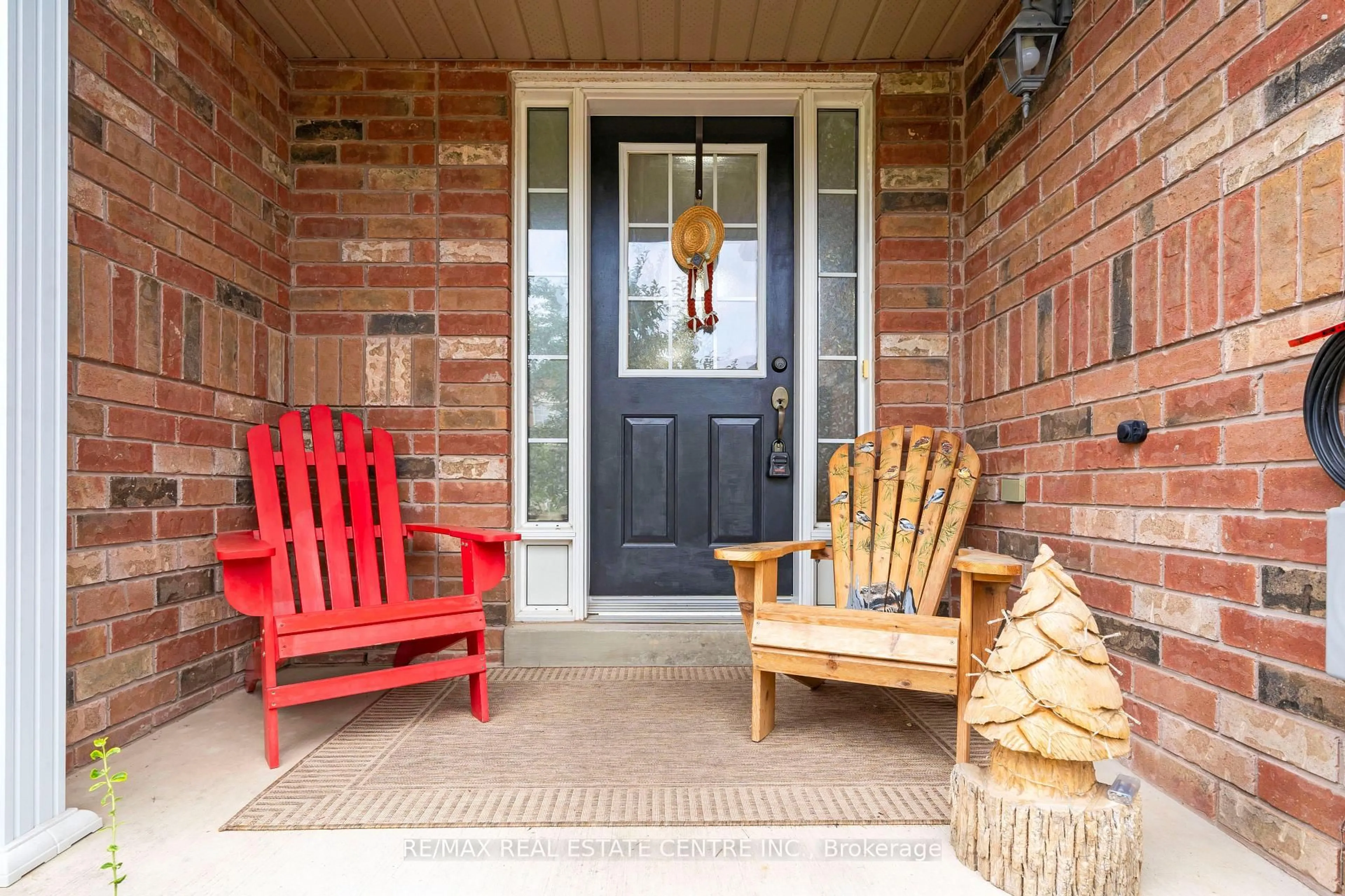 Indoor entryway for 71 Mowat Cres, Halton Hills Ontario L7G 0A1