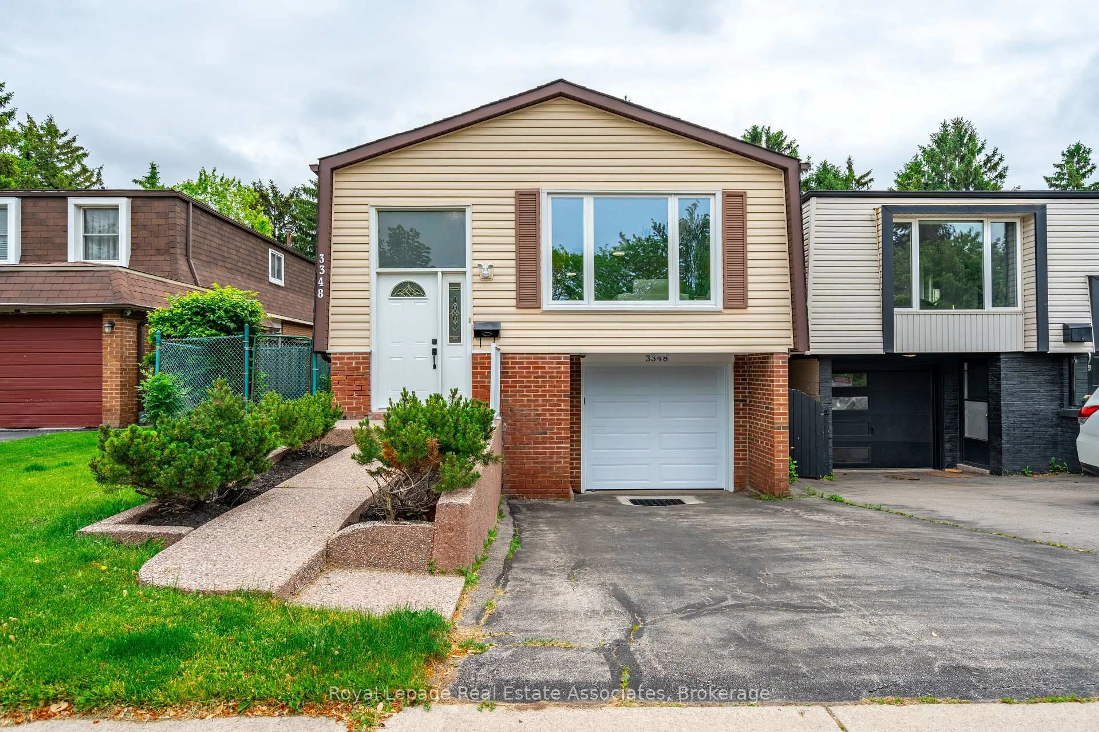 Home with brick exterior material, street for 3348 Hannibal Rd, Burlington Ontario L7M 1R7