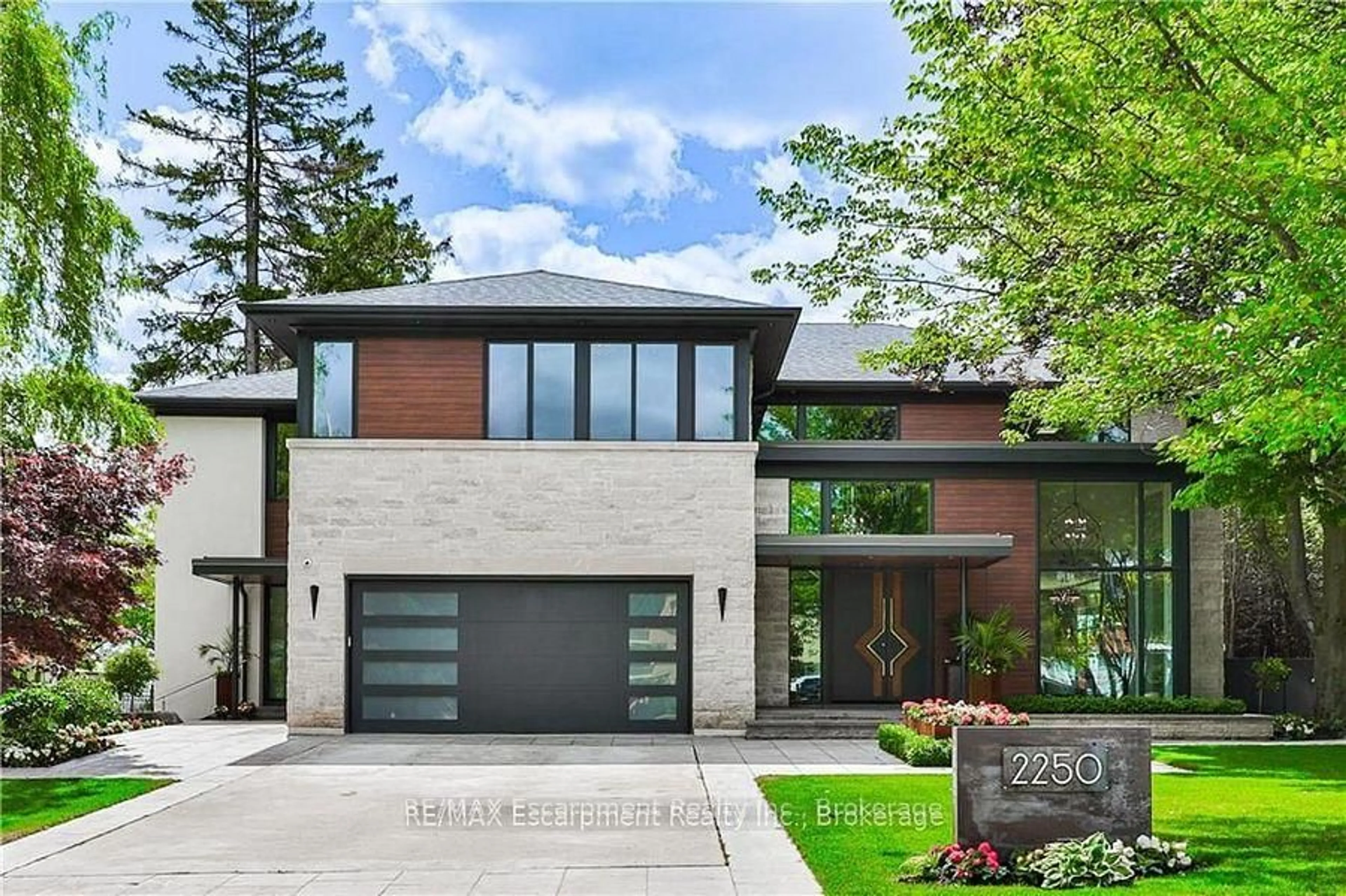 Home with brick exterior material, street for 2250 Chancery Lane, Oakville Ontario L6J 6A3