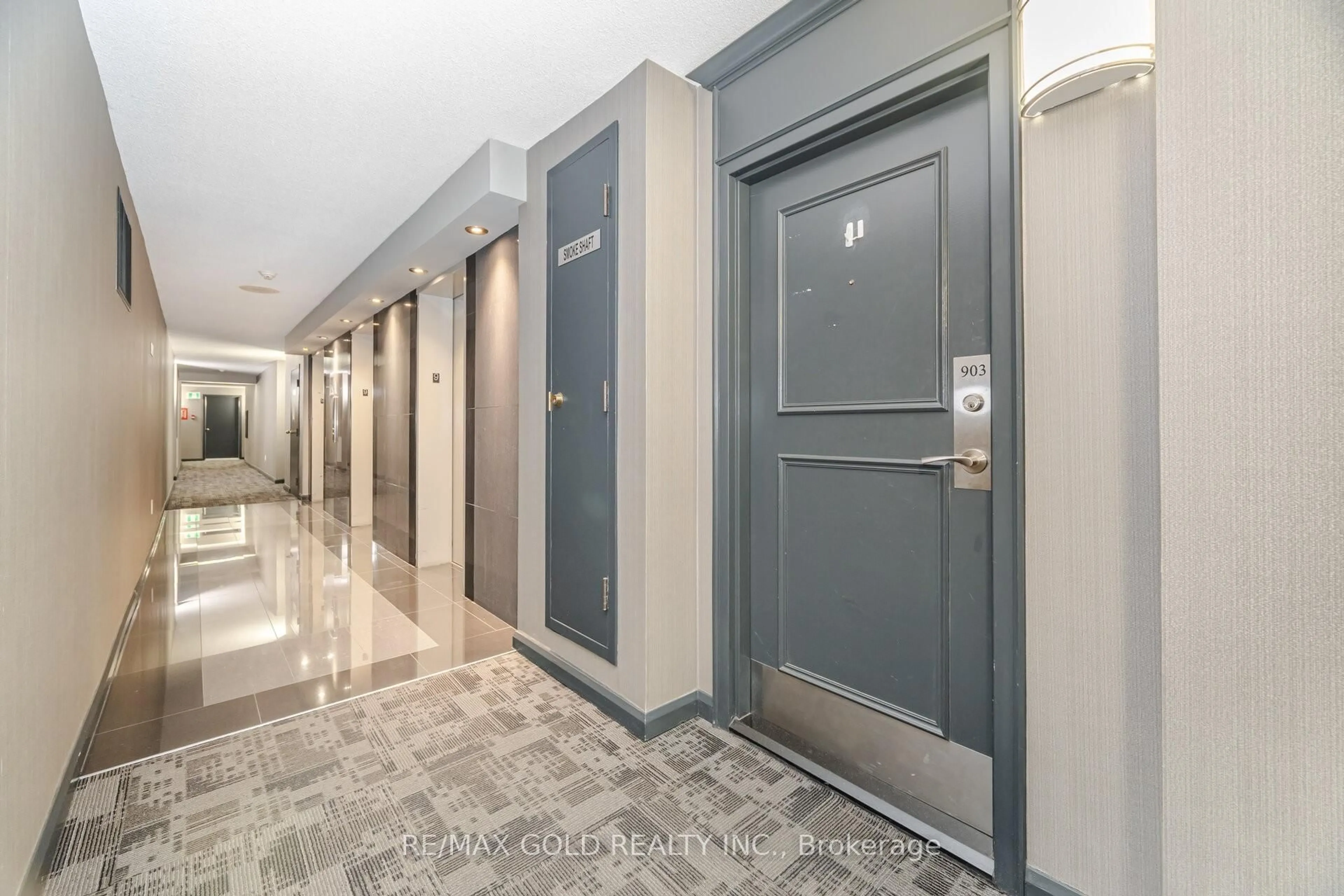 Indoor foyer for 8 Lisa St #903, Brampton Ontario L6T 4S6