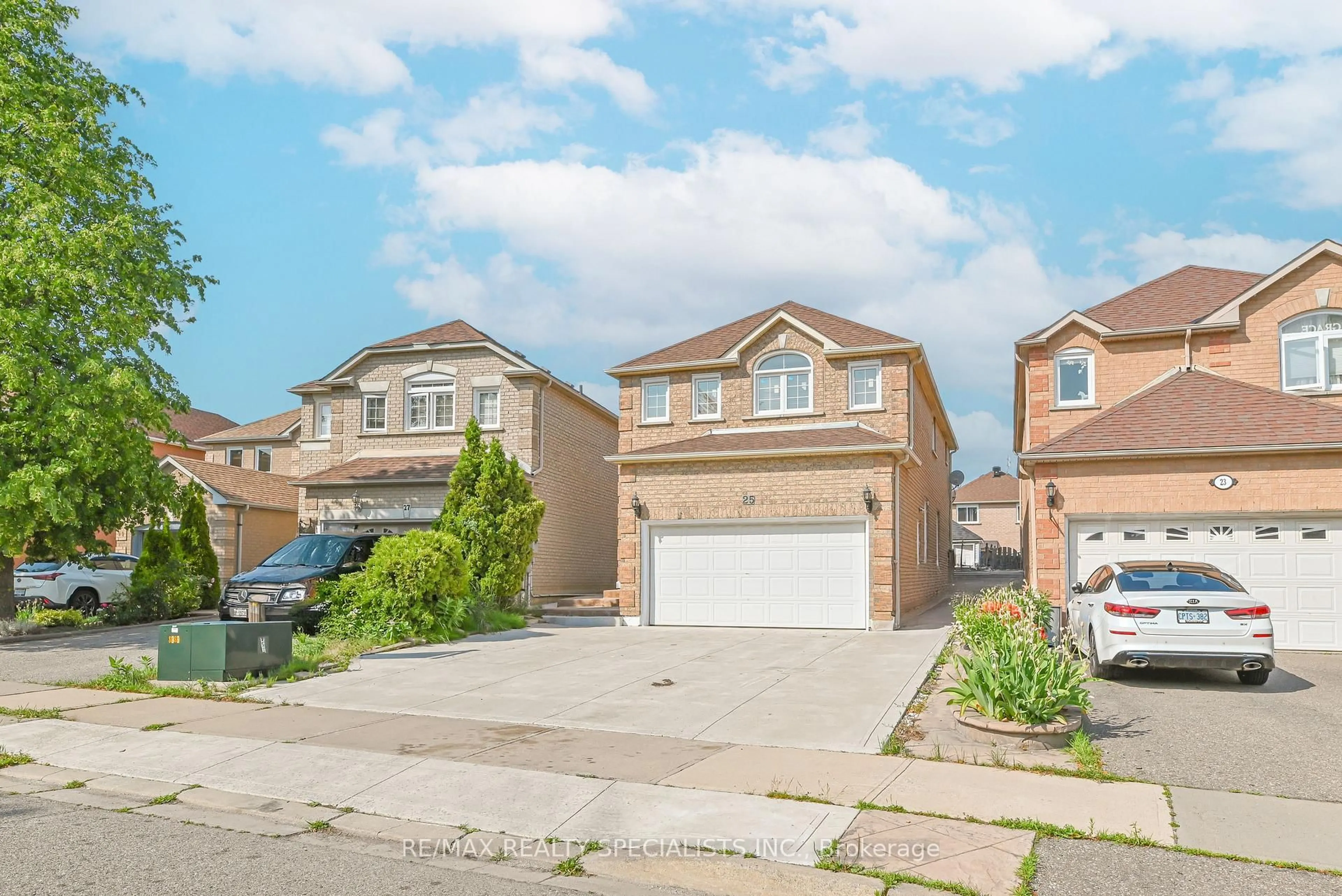 Unknown for 25 Chadwick St, Brampton Ontario L6Y 4Y1