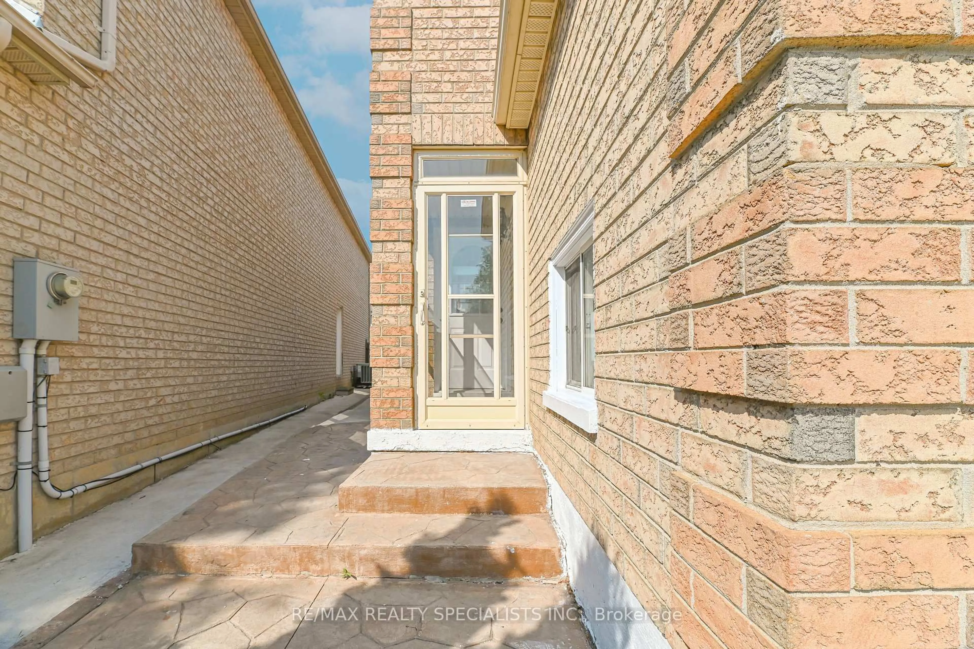 Home with brick exterior material, street for 25 Chadwick St, Brampton Ontario L6Y 4Y1