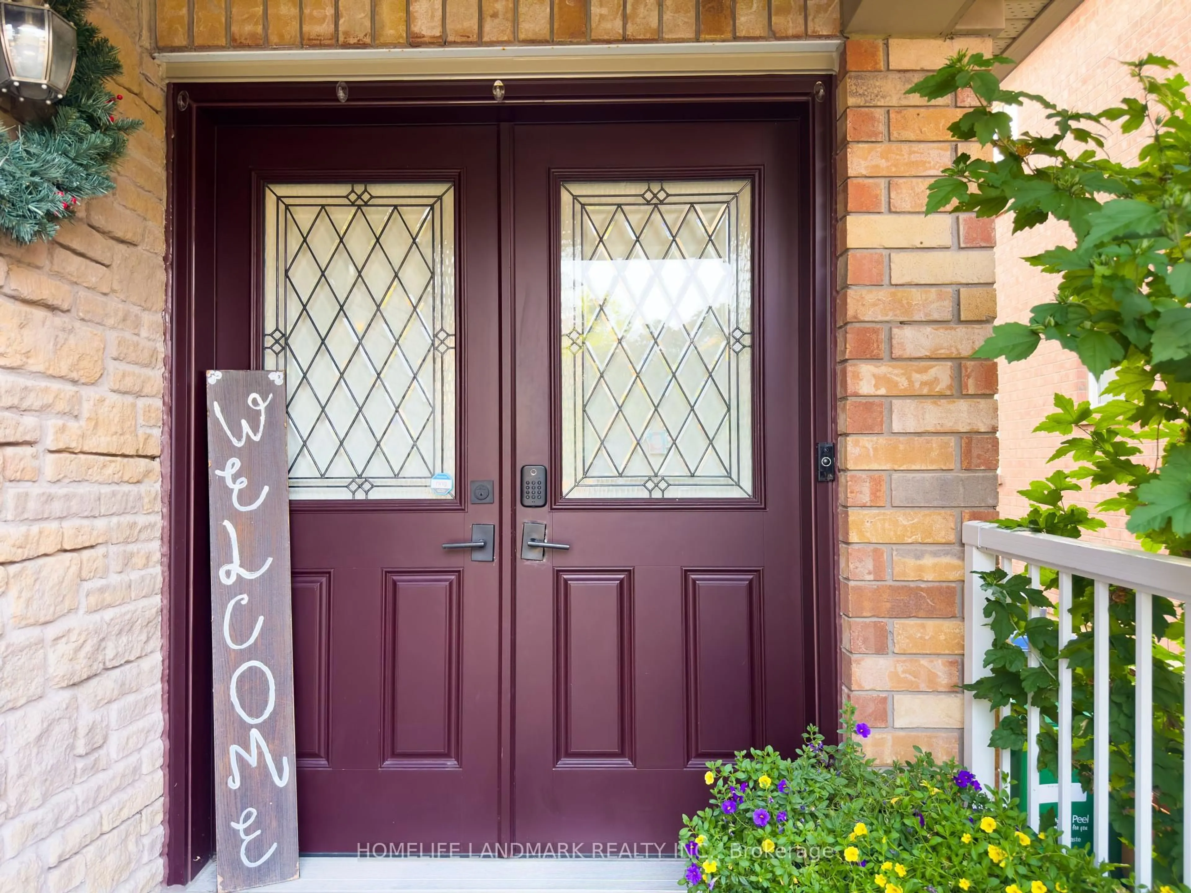 Indoor entryway for 3153 Baron Dr, Mississauga Ontario L5M 6V6