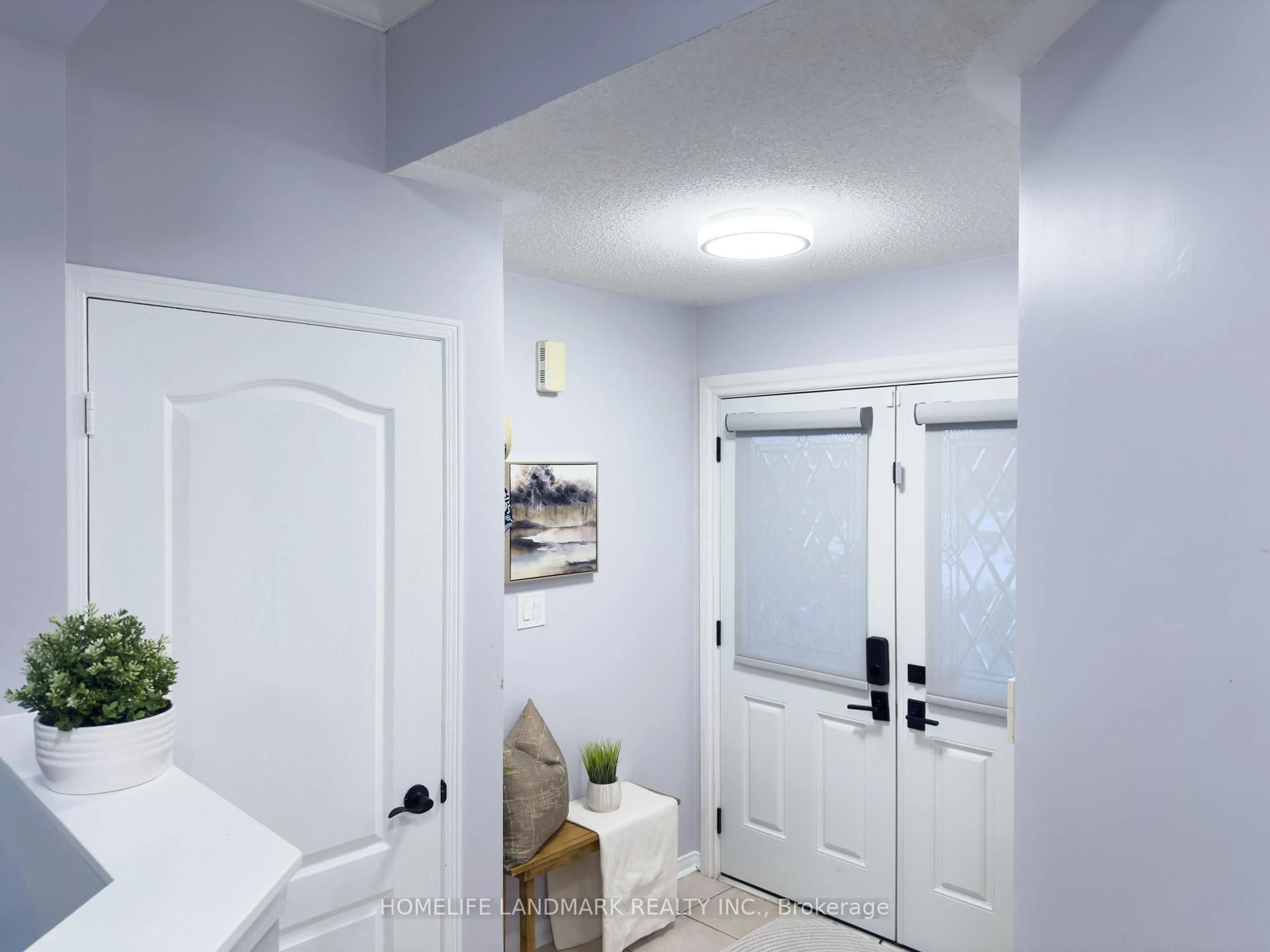Indoor entryway for 3153 Baron Dr, Mississauga Ontario L5M 6V6