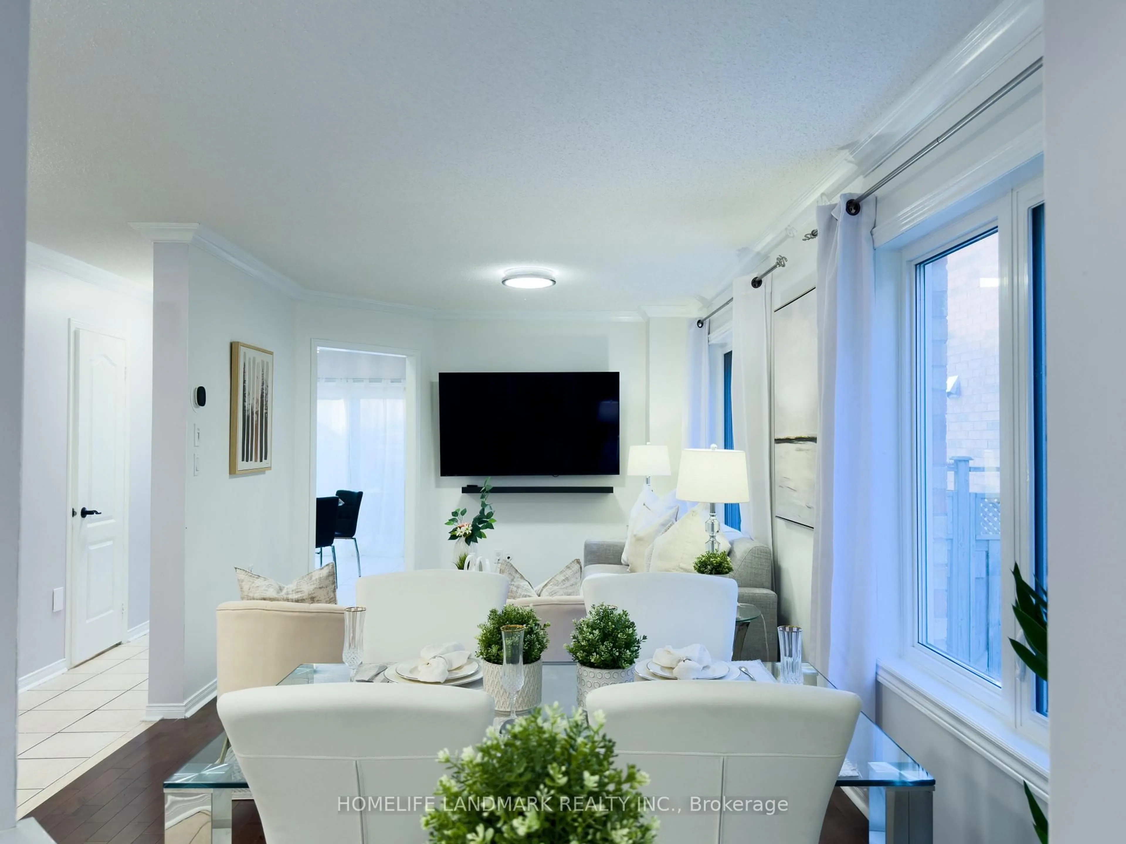 Living room with furniture, unknown for 3153 Baron Dr, Mississauga Ontario L5M 6V6