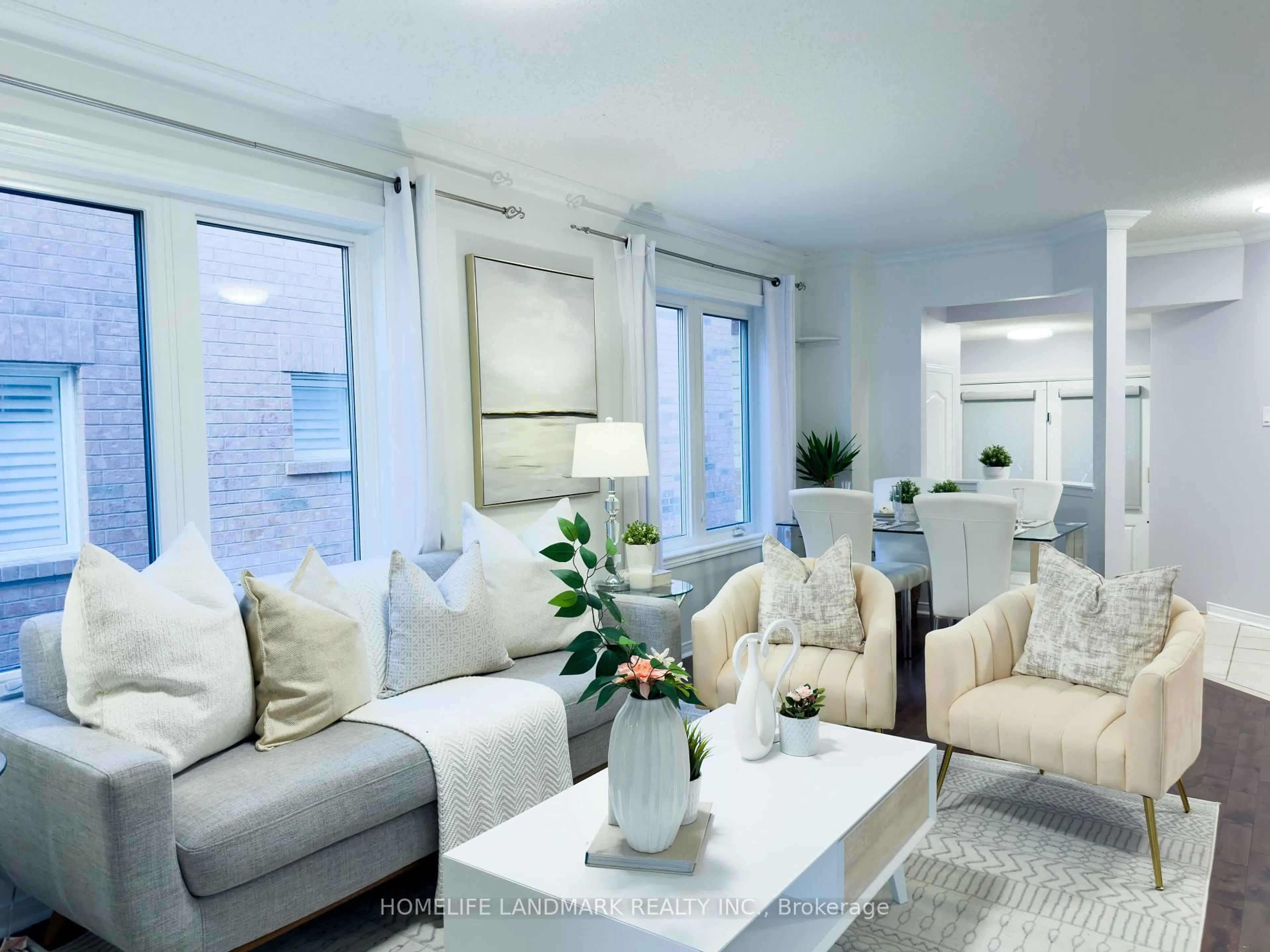 Living room with furniture, unknown for 3153 Baron Dr, Mississauga Ontario L5M 6V6