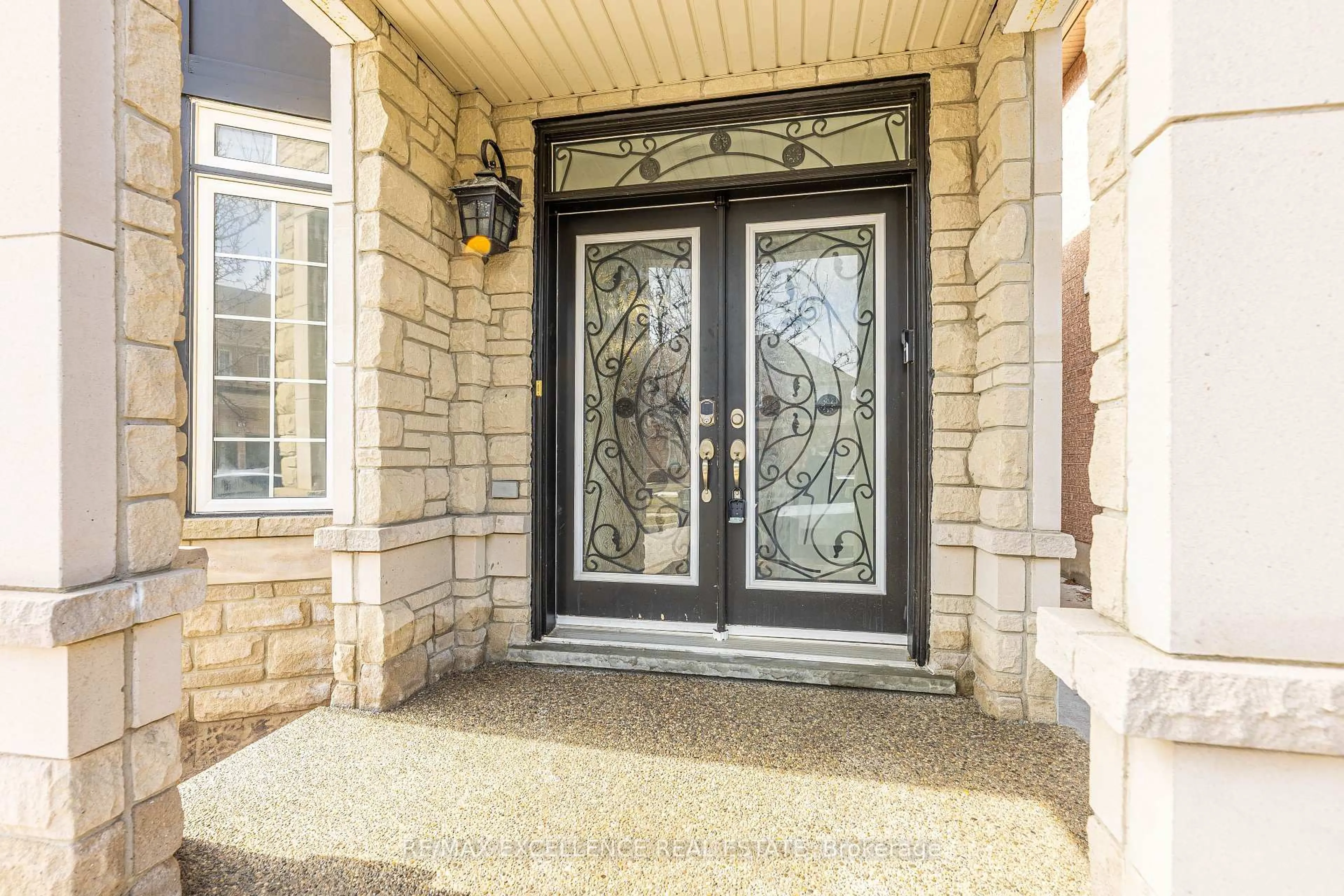 Indoor entryway for 24 DELMONICO Rd, Brampton Ontario L6R 2R2