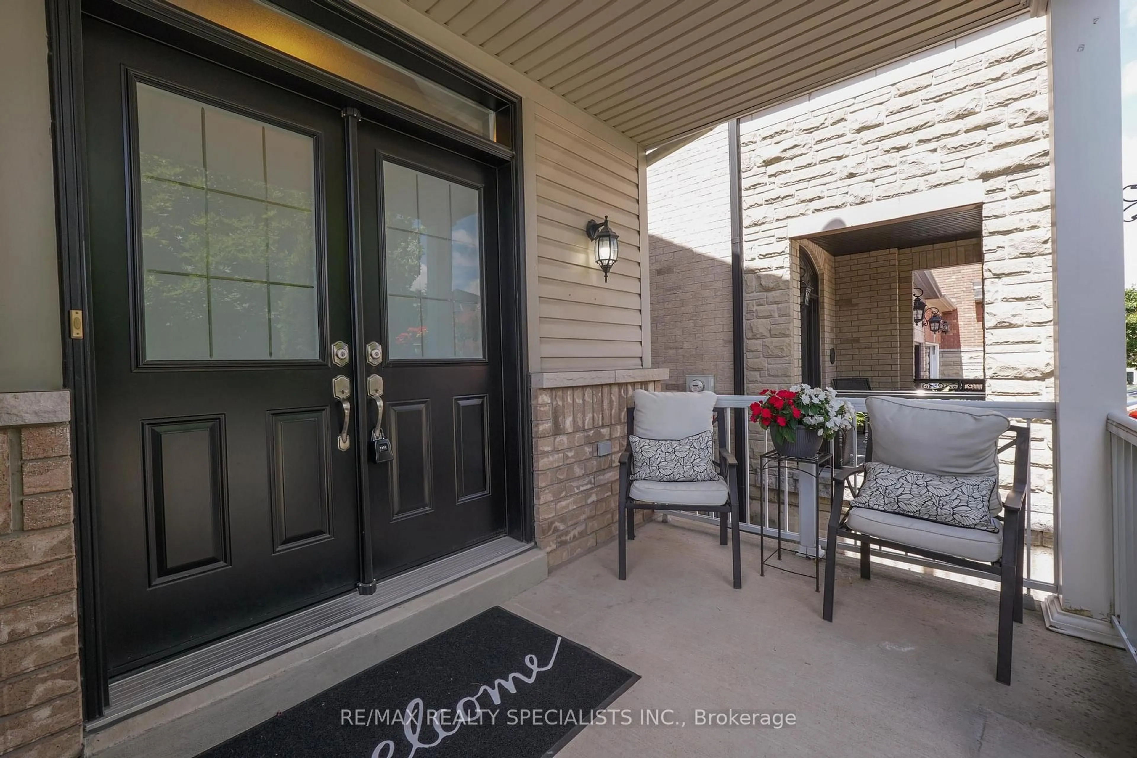 Indoor entryway for 1055 Eager Rd, Milton Ontario L9T 6T1