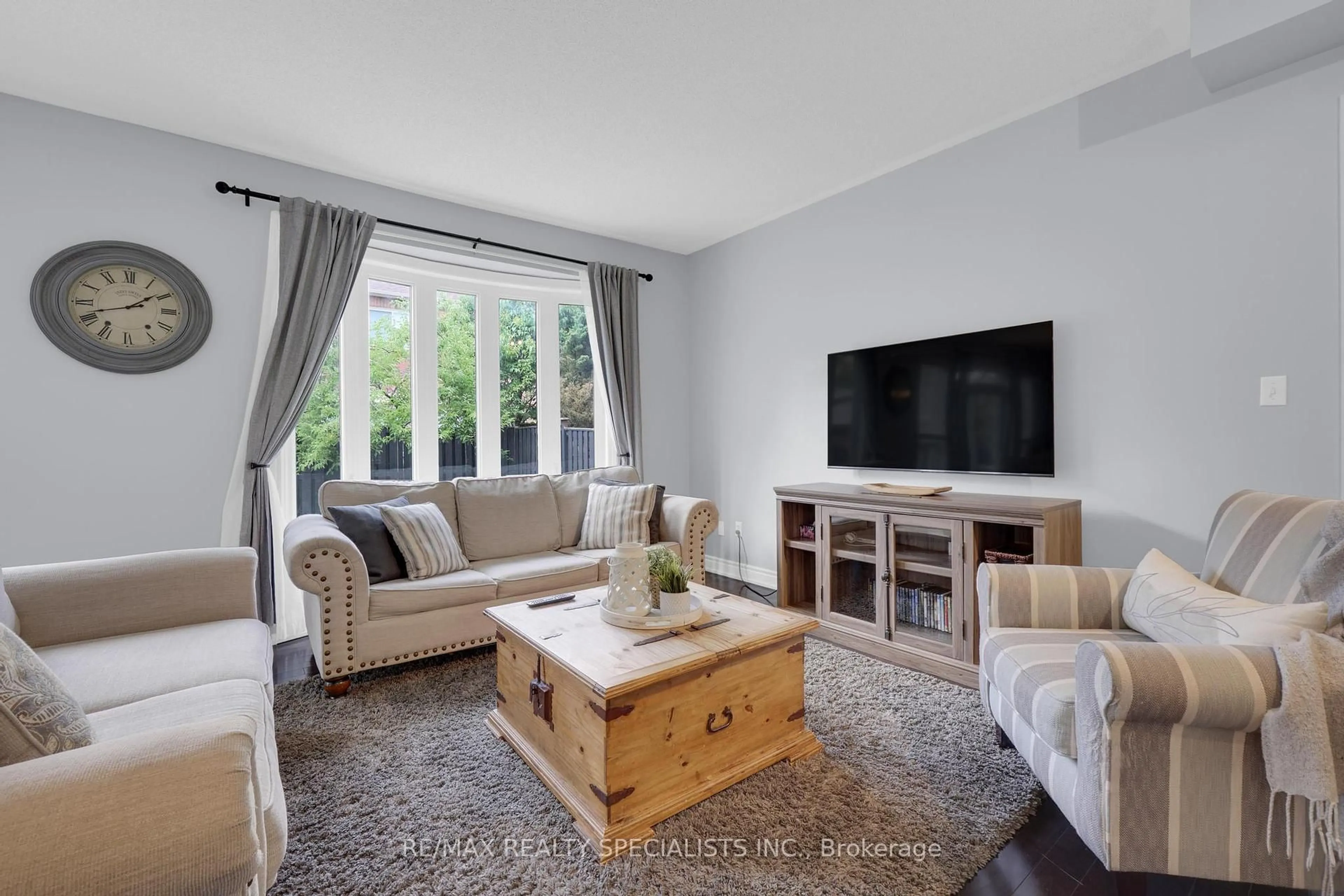 Living room with furniture, unknown for 1055 Eager Rd, Milton Ontario L9T 6T1