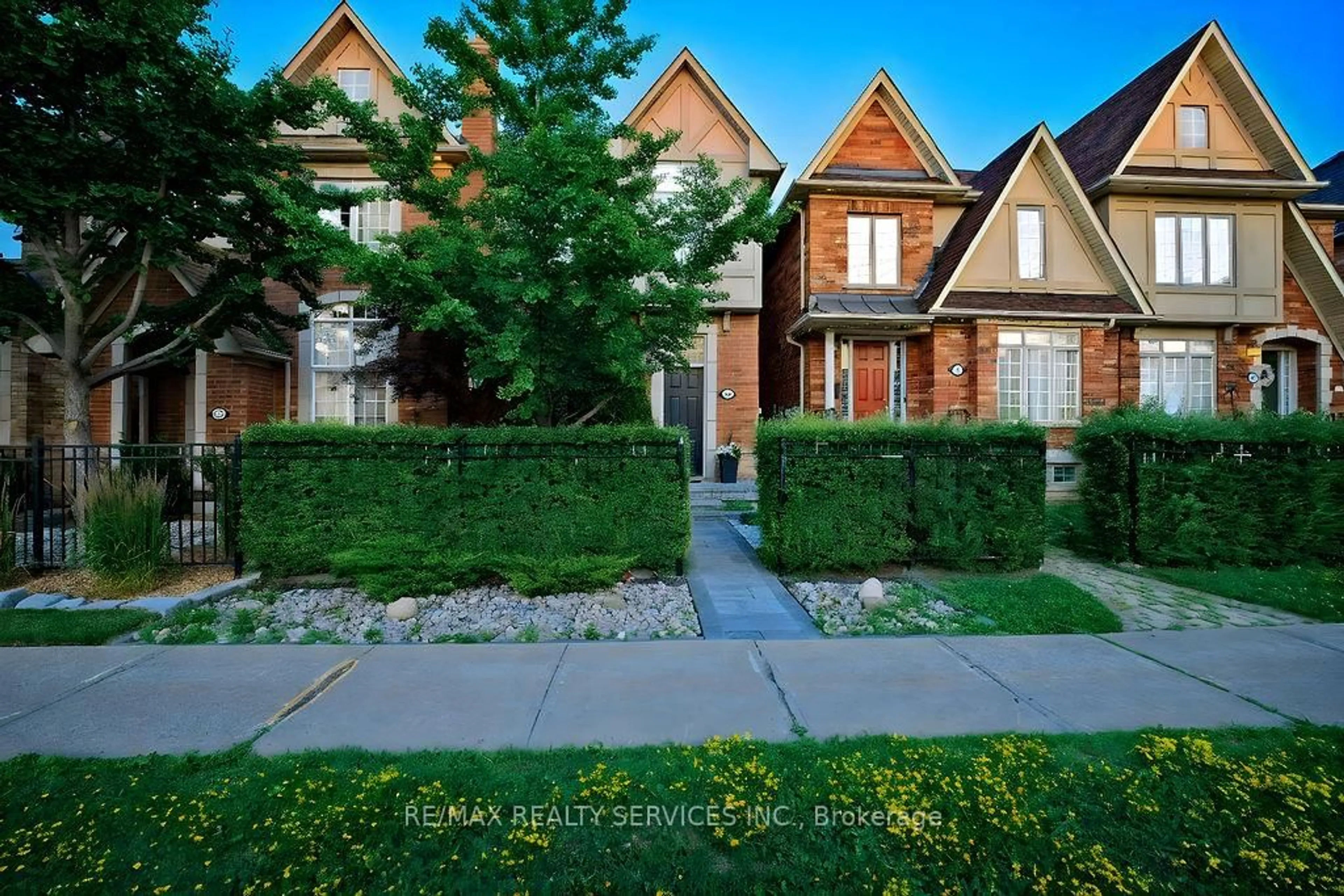 Home with brick exterior material, street for 3540 Eglinton Ave, Mississauga Ontario L5M 7P4