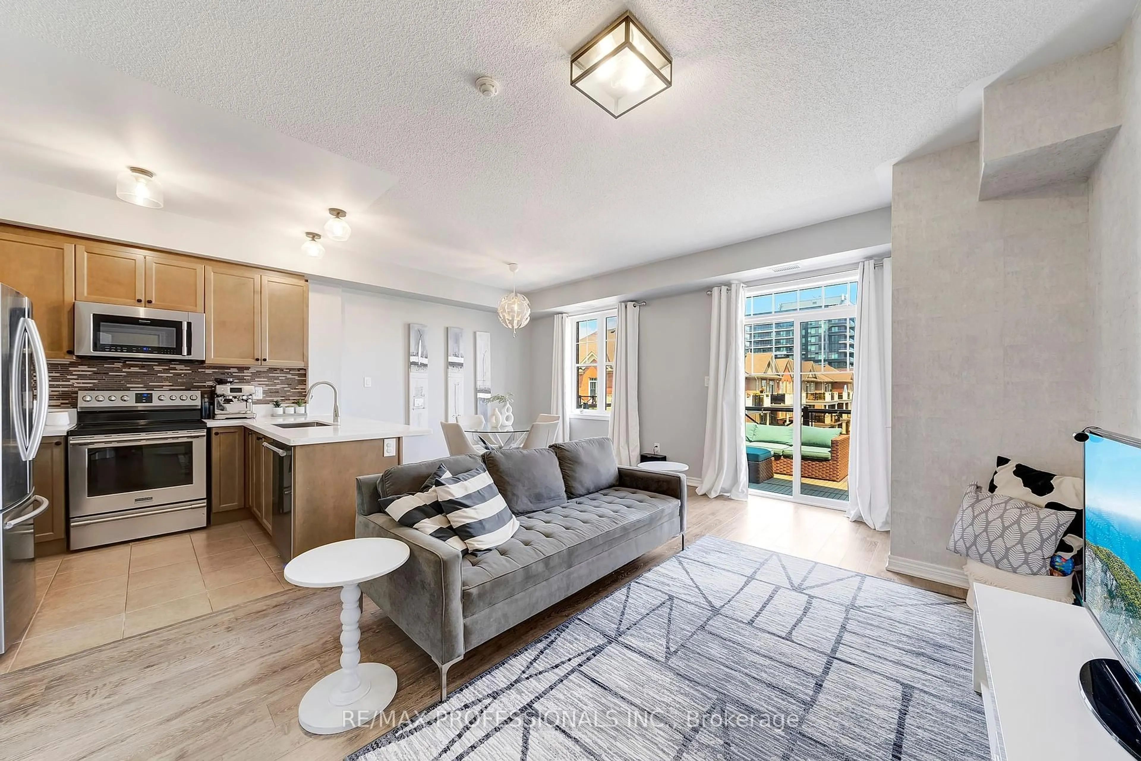 Living room with furniture, unknown for 2339 Sawgrass Dr #301, Oakville Ontario L6H 0L1