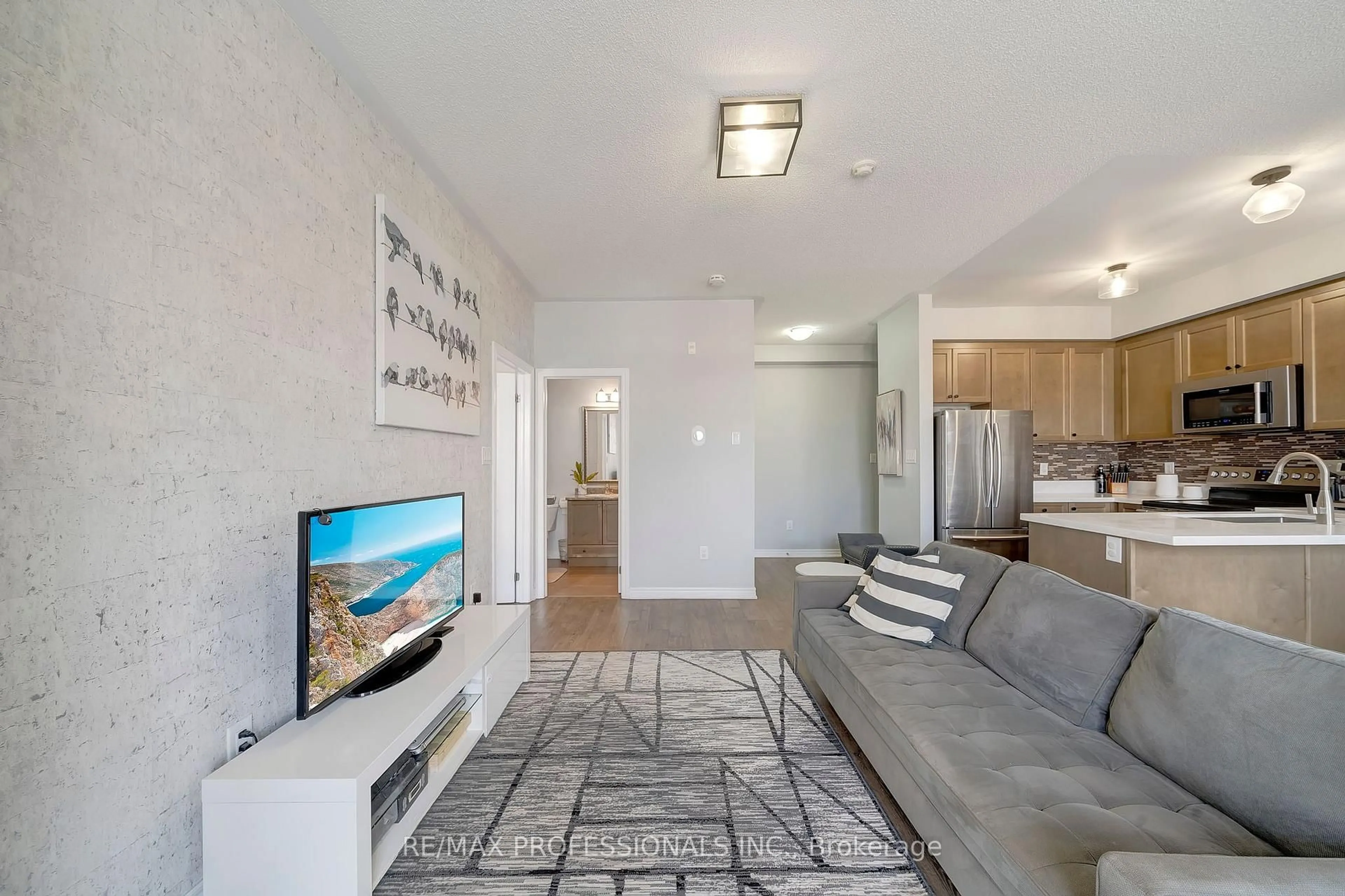 Living room with furniture, unknown for 2339 Sawgrass Dr #301, Oakville Ontario L6H 0L1