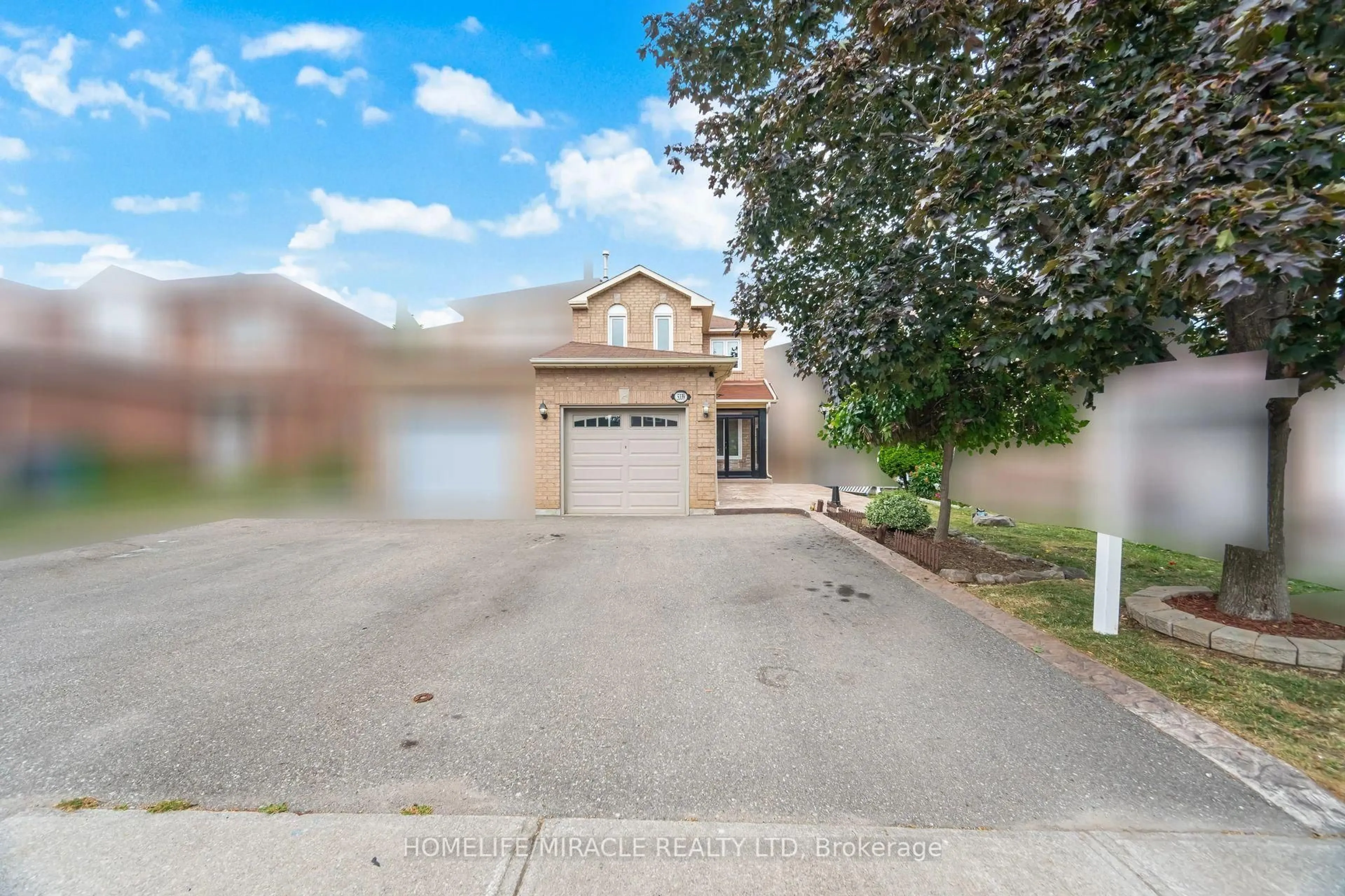 A pic from outside/outdoor area/front of a property/back of a property/a pic from drone, street for 5339 Bullrush Dr, Mississauga Ontario L5V 1Z2