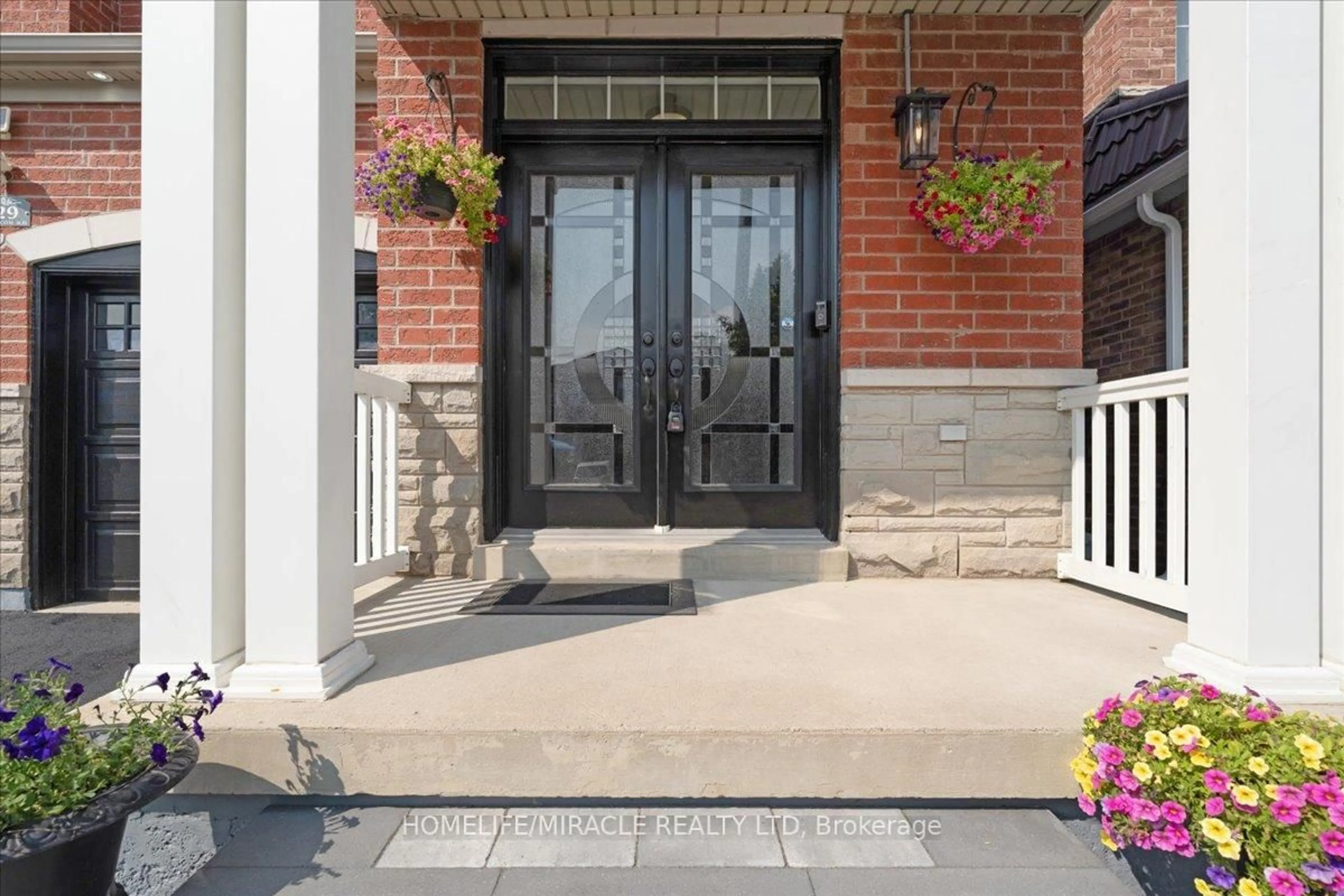 Indoor entryway for 29 Charcoal Way, Brampton Ontario L6Y 5P8