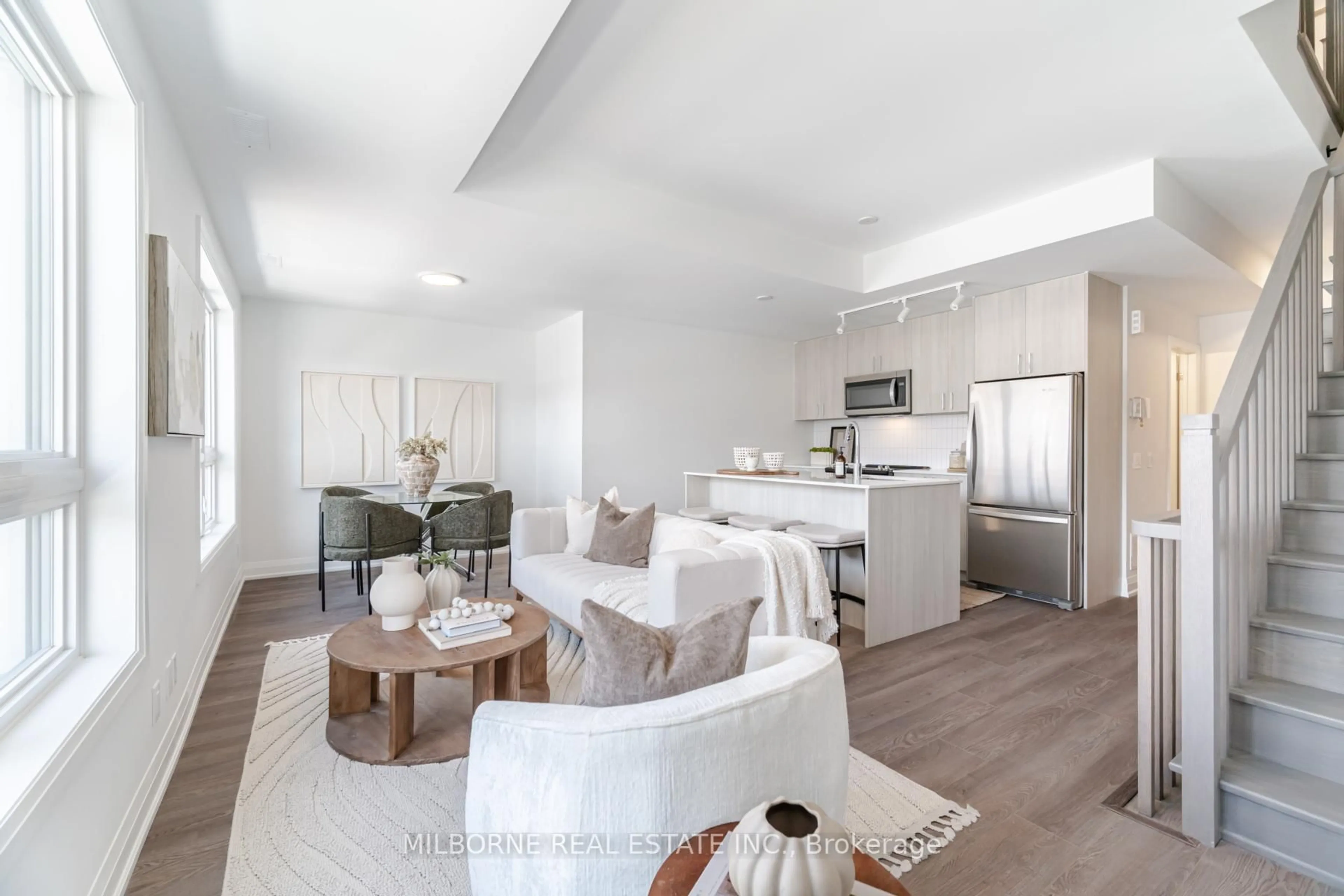 Open concept kitchen, unknown for 272 Ironside Dr, Oakville Ontario L6M 1R1