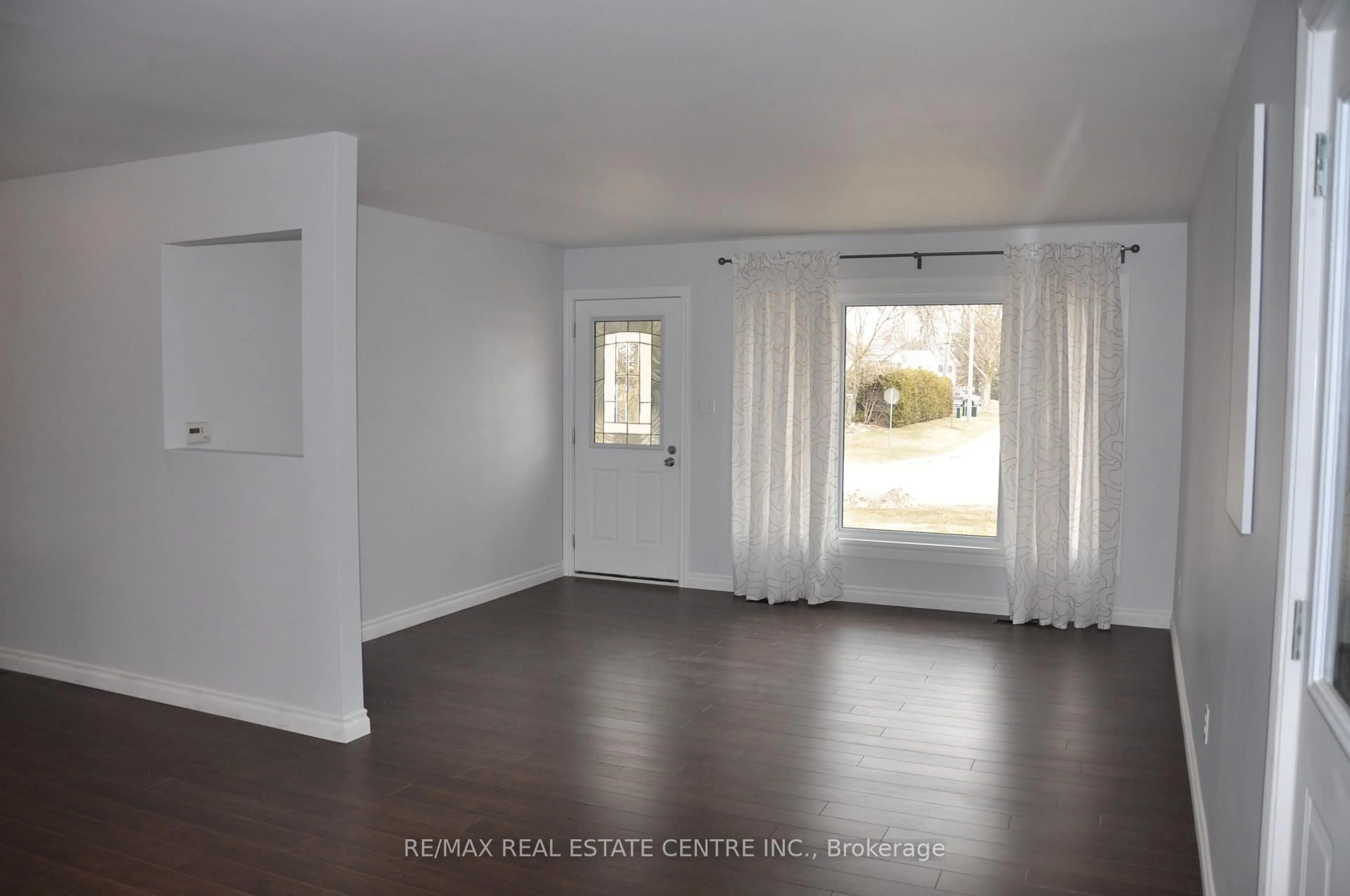 A pic of a room for 40 Centre St, Orangeville Ontario L9W 2X2
