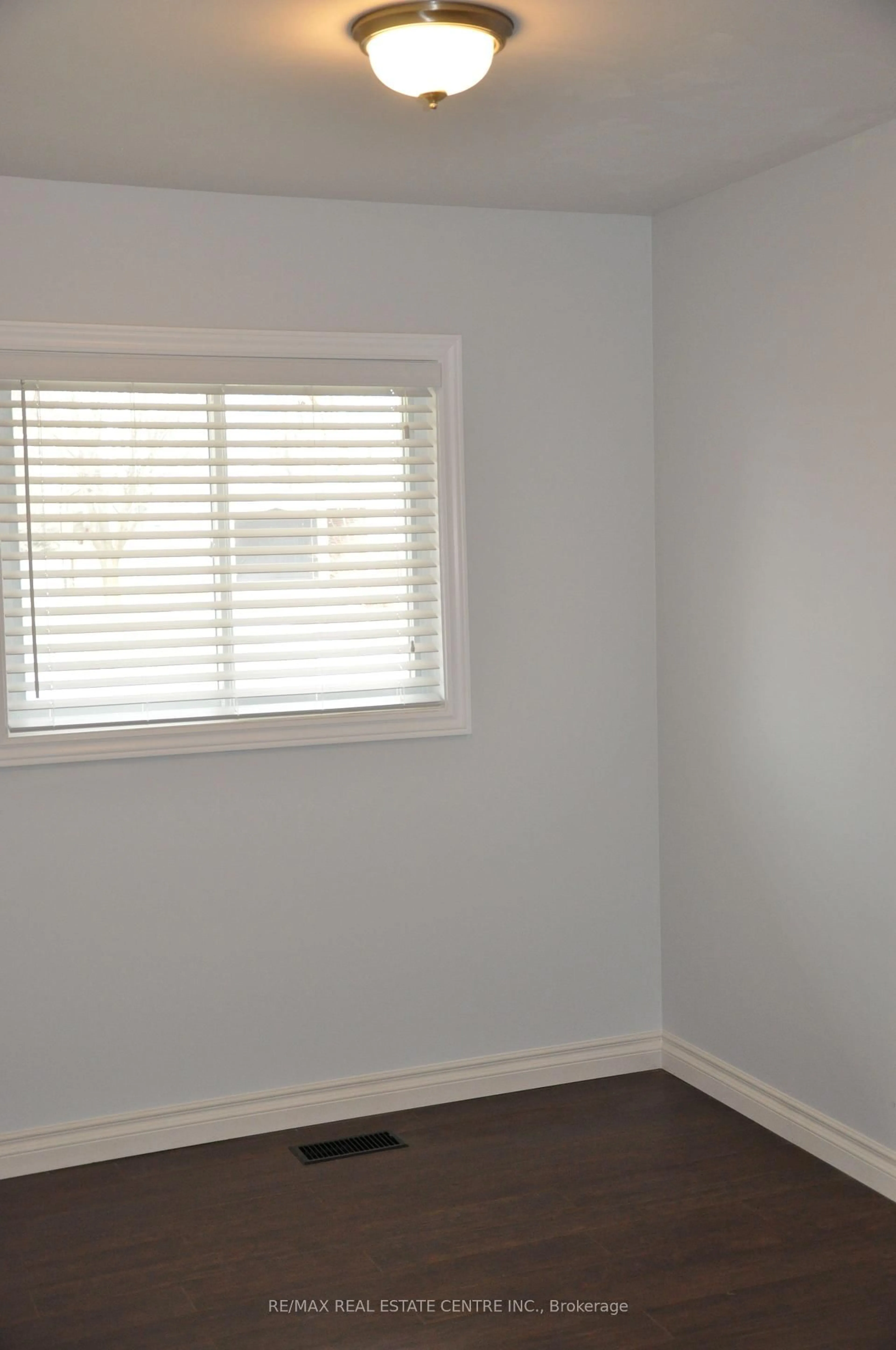 A pic of a room for 40 Centre St, Orangeville Ontario L9W 2X2