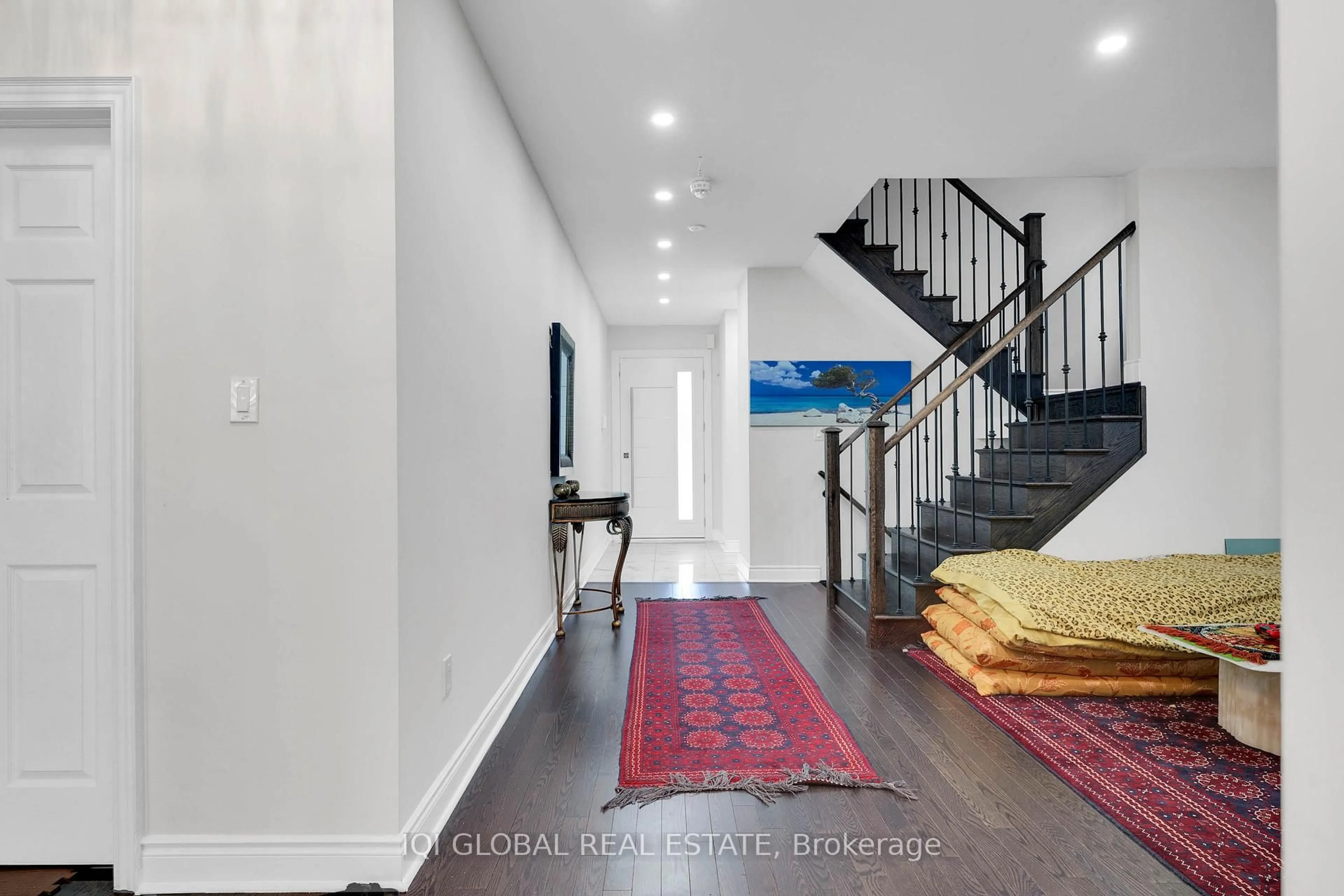 Indoor entryway for 4 Buttonwood Rd, Brampton Ontario L6P 4J9