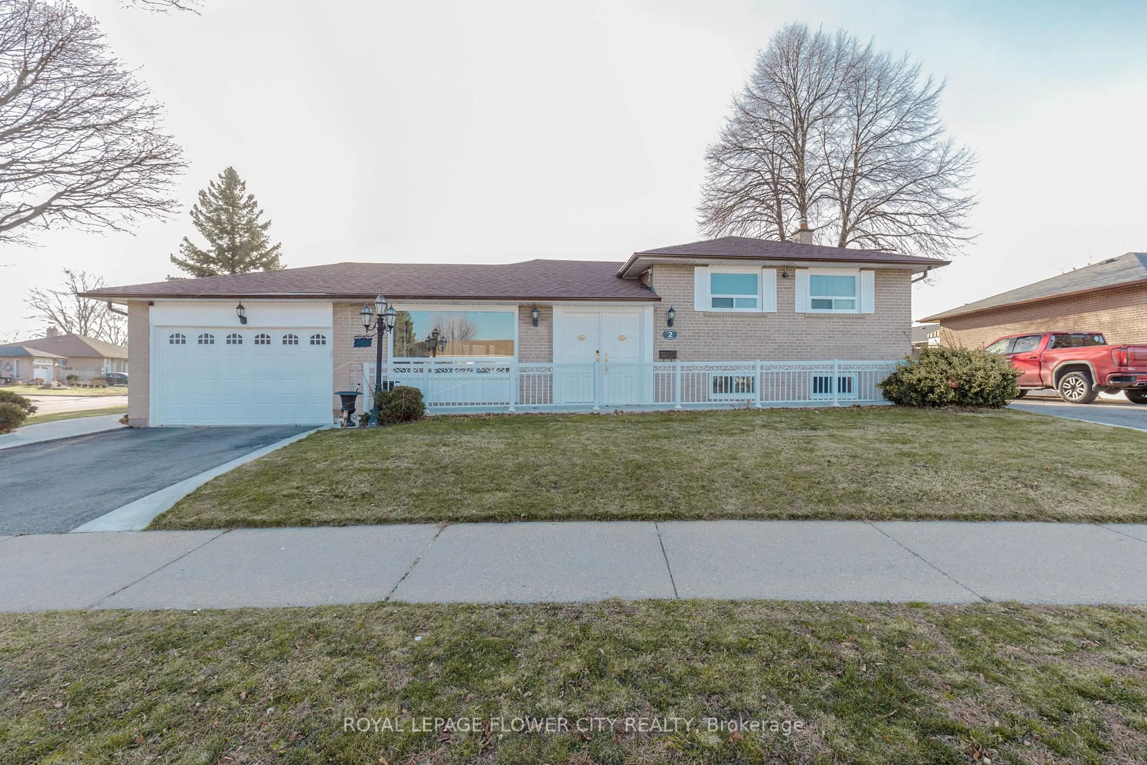 Home with vinyl exterior material, street for 2 Alexandria Cres, Brampton Ontario L6T 1N3