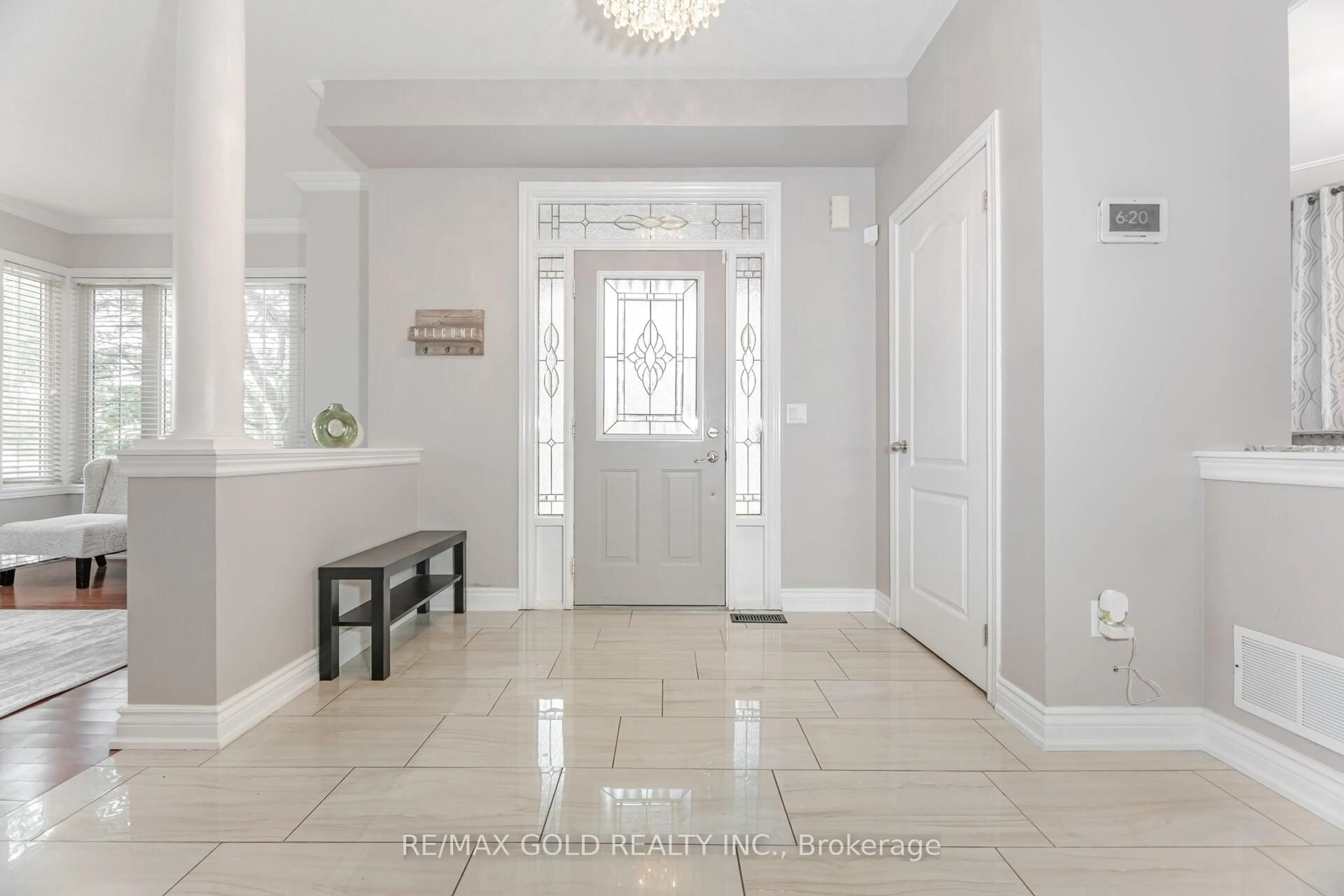 Indoor entryway for 14 Martineau Rd, Brampton Ontario L6P 1H2