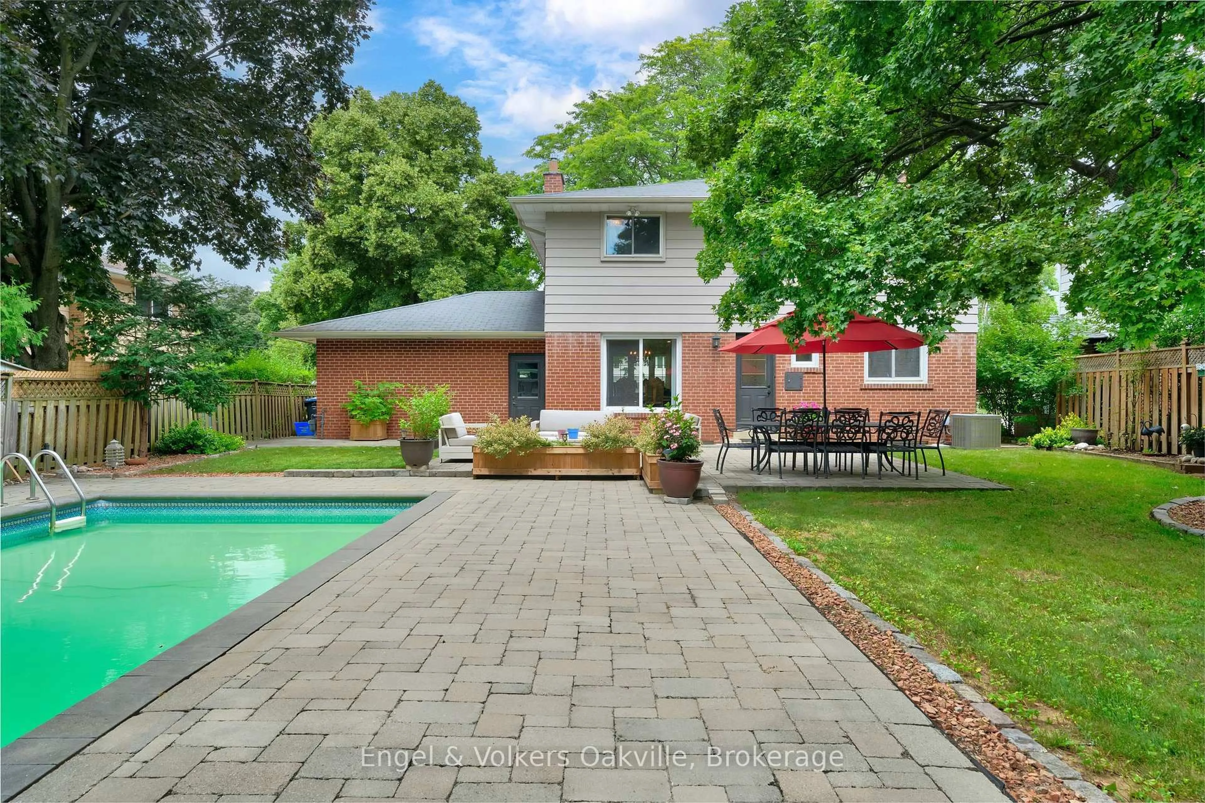 Home with brick exterior material, street for 298 Edrich Crt, Mississauga Ontario L5A 1R3