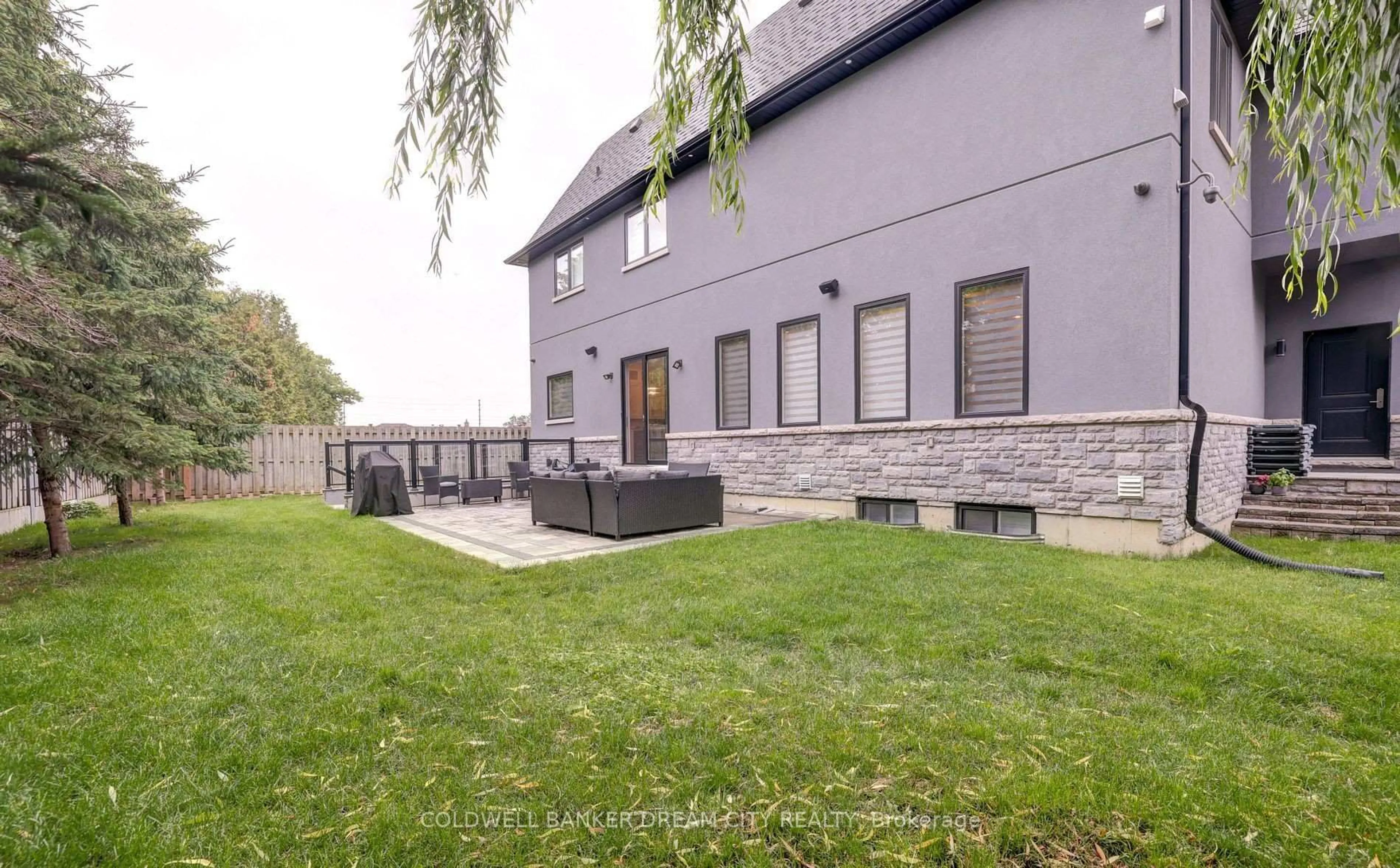 Patio, unknown for 3053 Franze Dr, Mississauga Ontario L5A 2R8