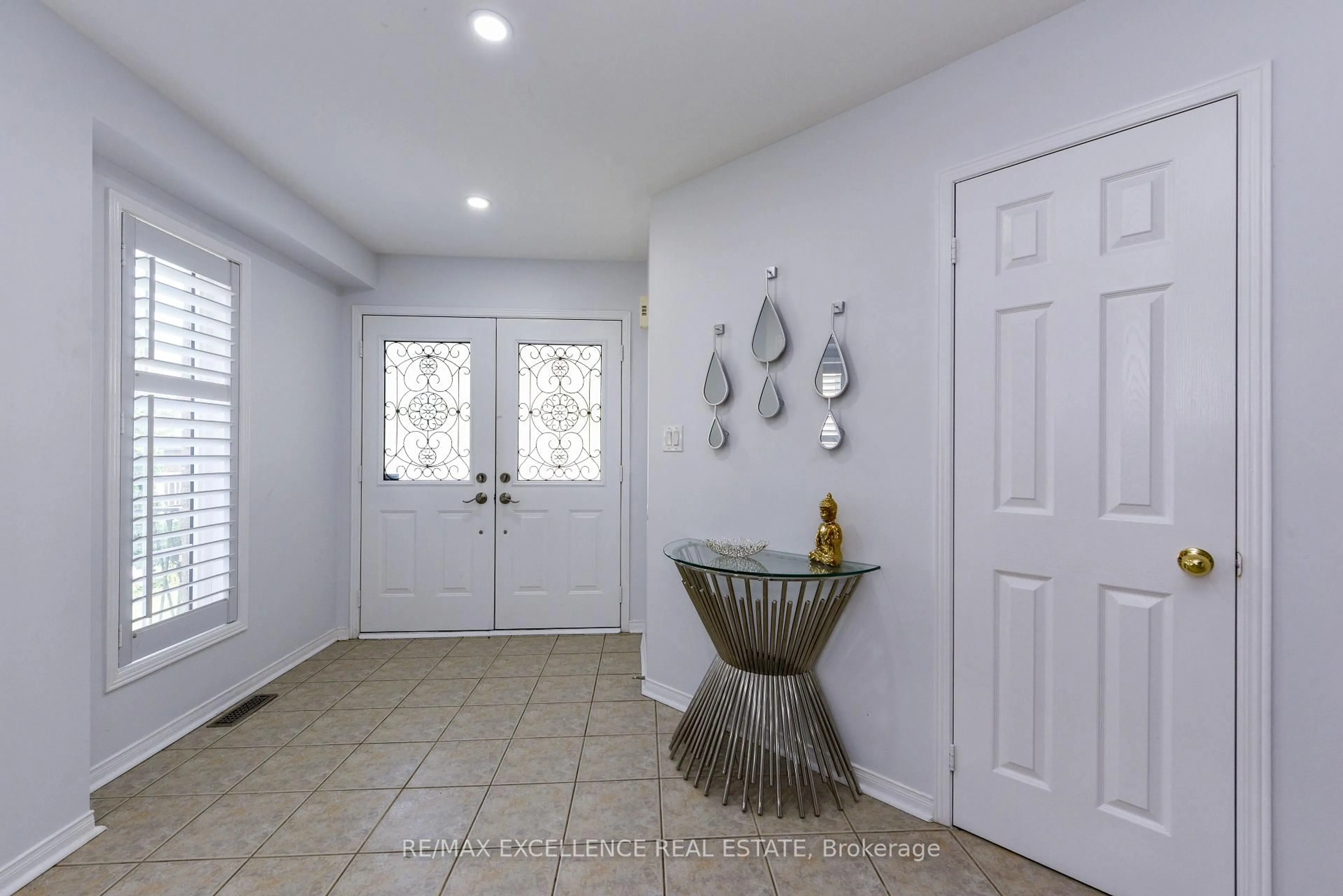 Indoor entryway for 1166 Woodward Ave, Milton Ontario L9T 6C7
