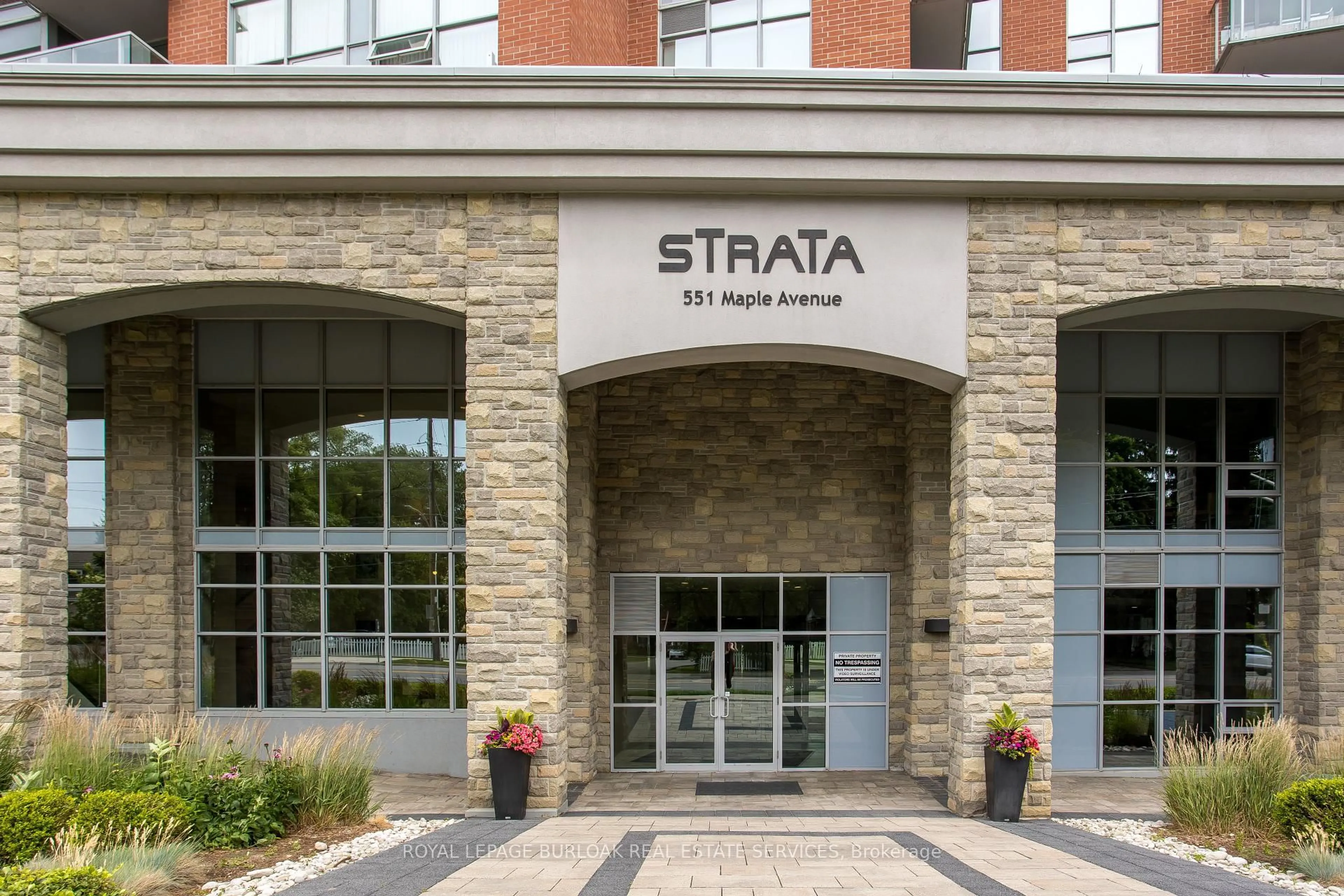 Patio, street for 551 Maple Ave #814, Burlington Ontario L7S 1M7