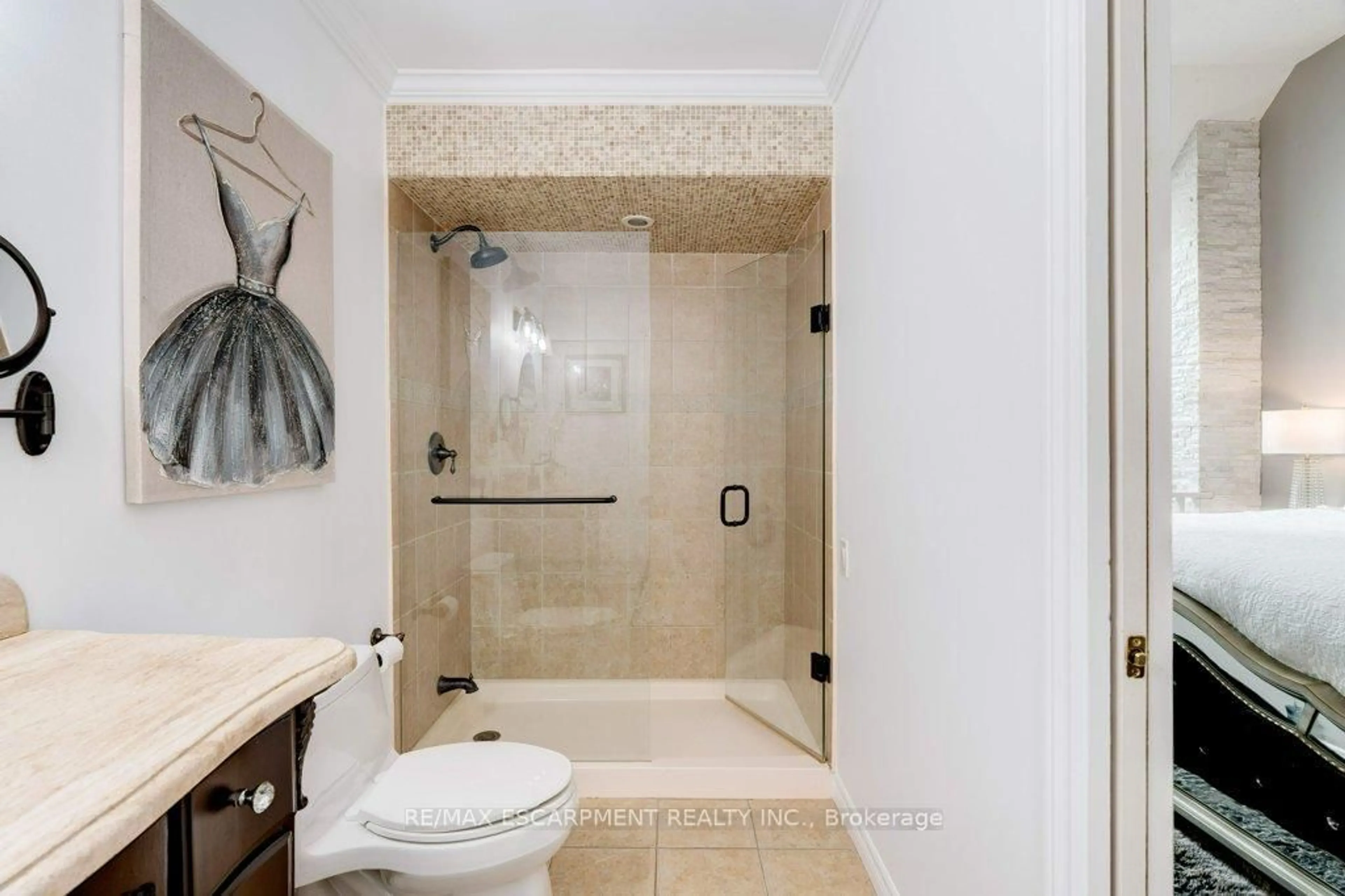 Contemporary bathroom, ceramic/tile floor for 1280 Maple Crossing Blvd #11, Burlington Ontario L7S 2G1