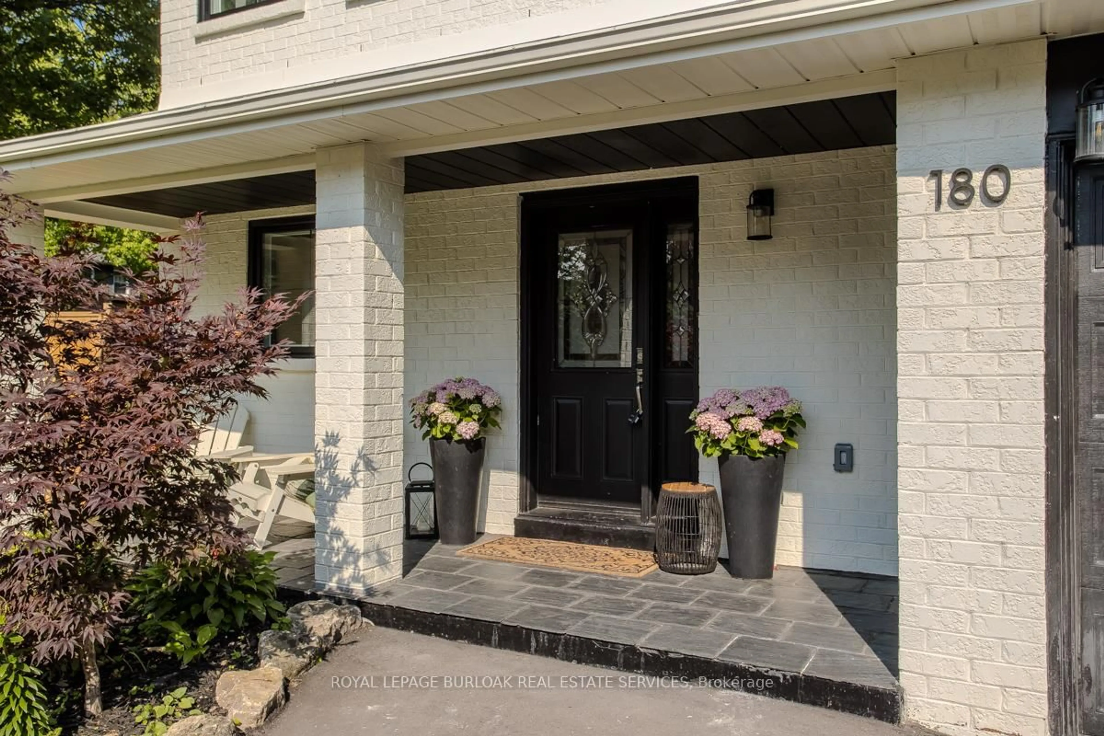 Indoor entryway for 180 Riverview St, Oakville Ontario L6L 5S5