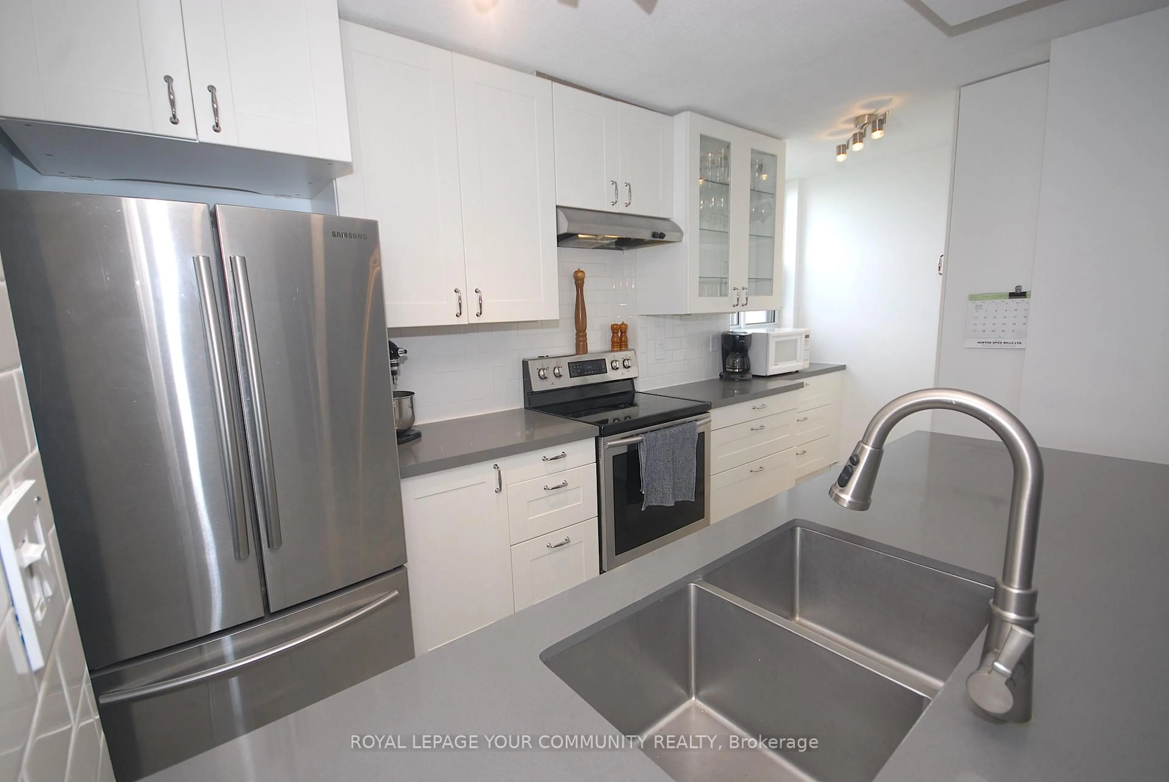 Standard kitchen, unknown for 2130 Weston Rd #901, Toronto Ontario M9N 3R9