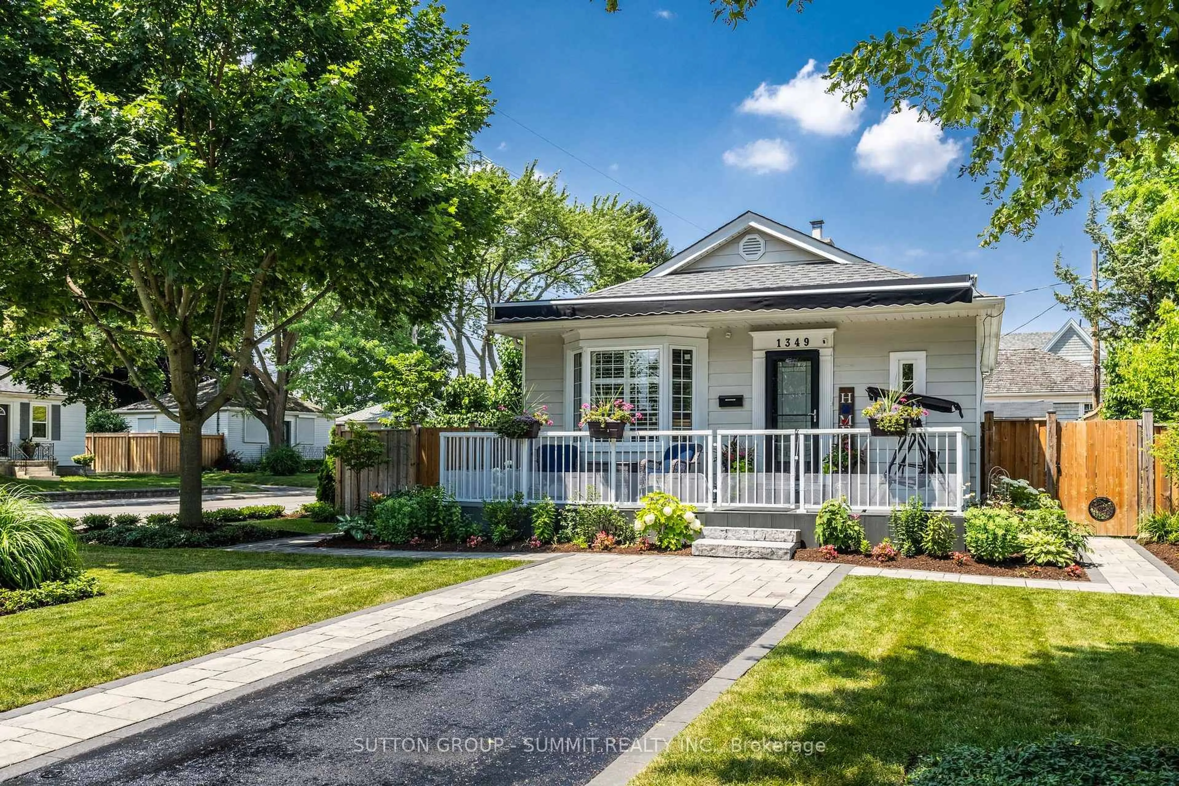 Home with vinyl exterior material, street for 1349 BIRCH Ave, Burlington Ontario L7S 1J1