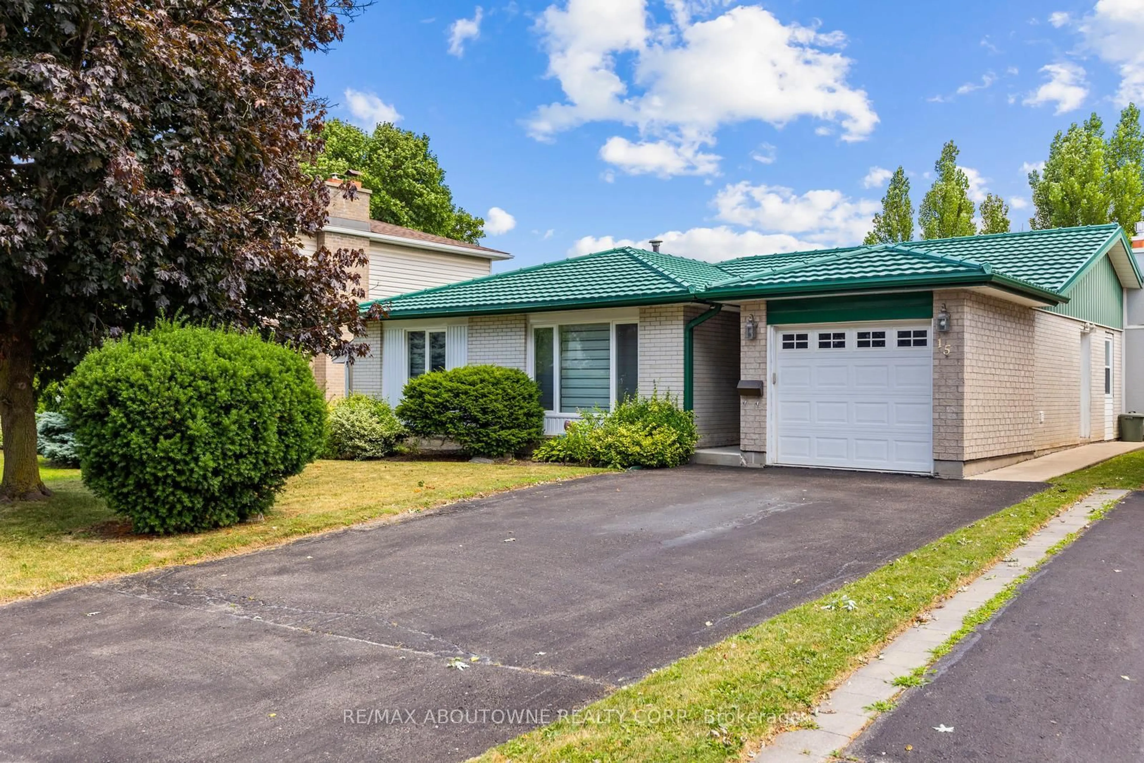 Home with vinyl exterior material, street for 15 Lockton Cres, Brampton Ontario L6W 1C2