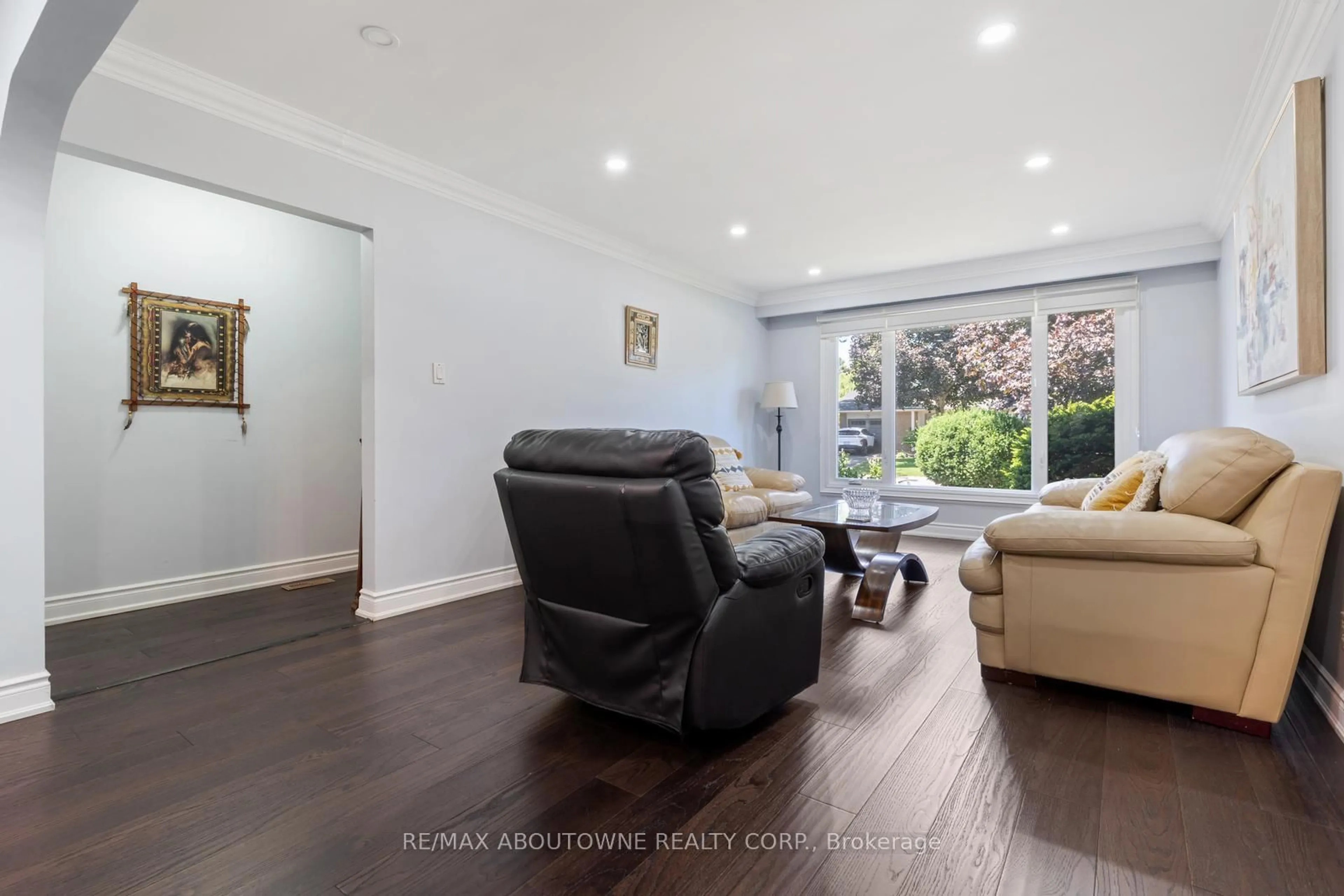 Living room with furniture, unknown for 15 Lockton Cres, Brampton Ontario L6W 1C2