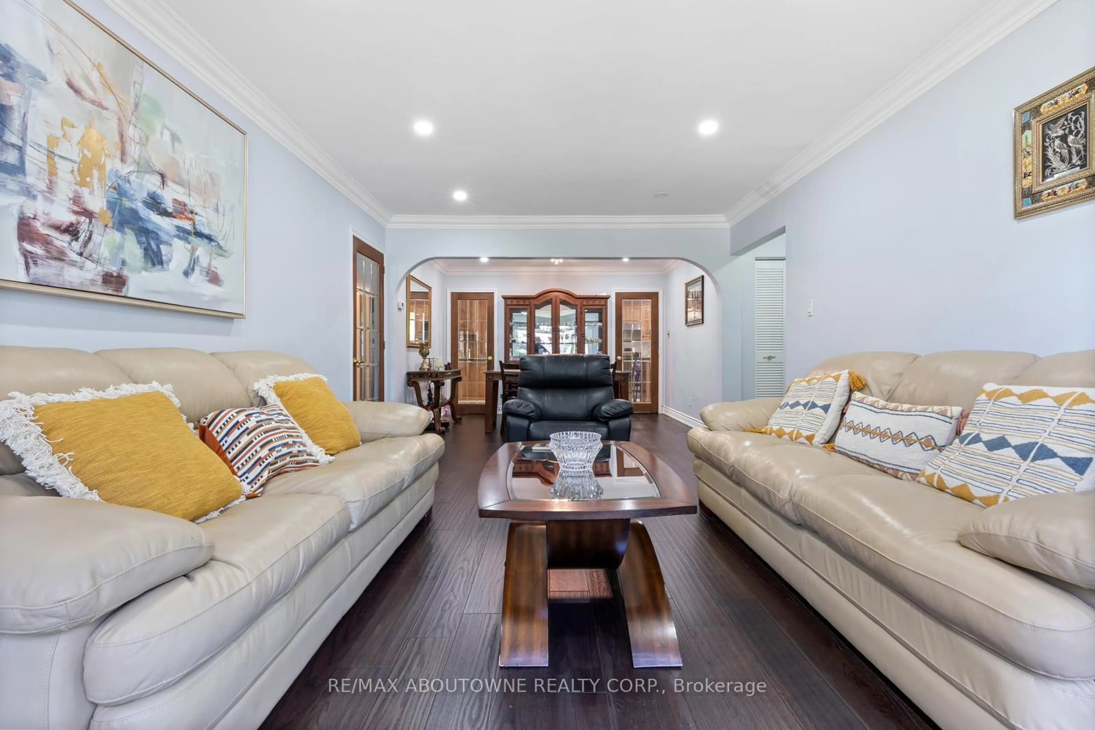 Living room with furniture, unknown for 15 Lockton Cres, Brampton Ontario L6W 1C2