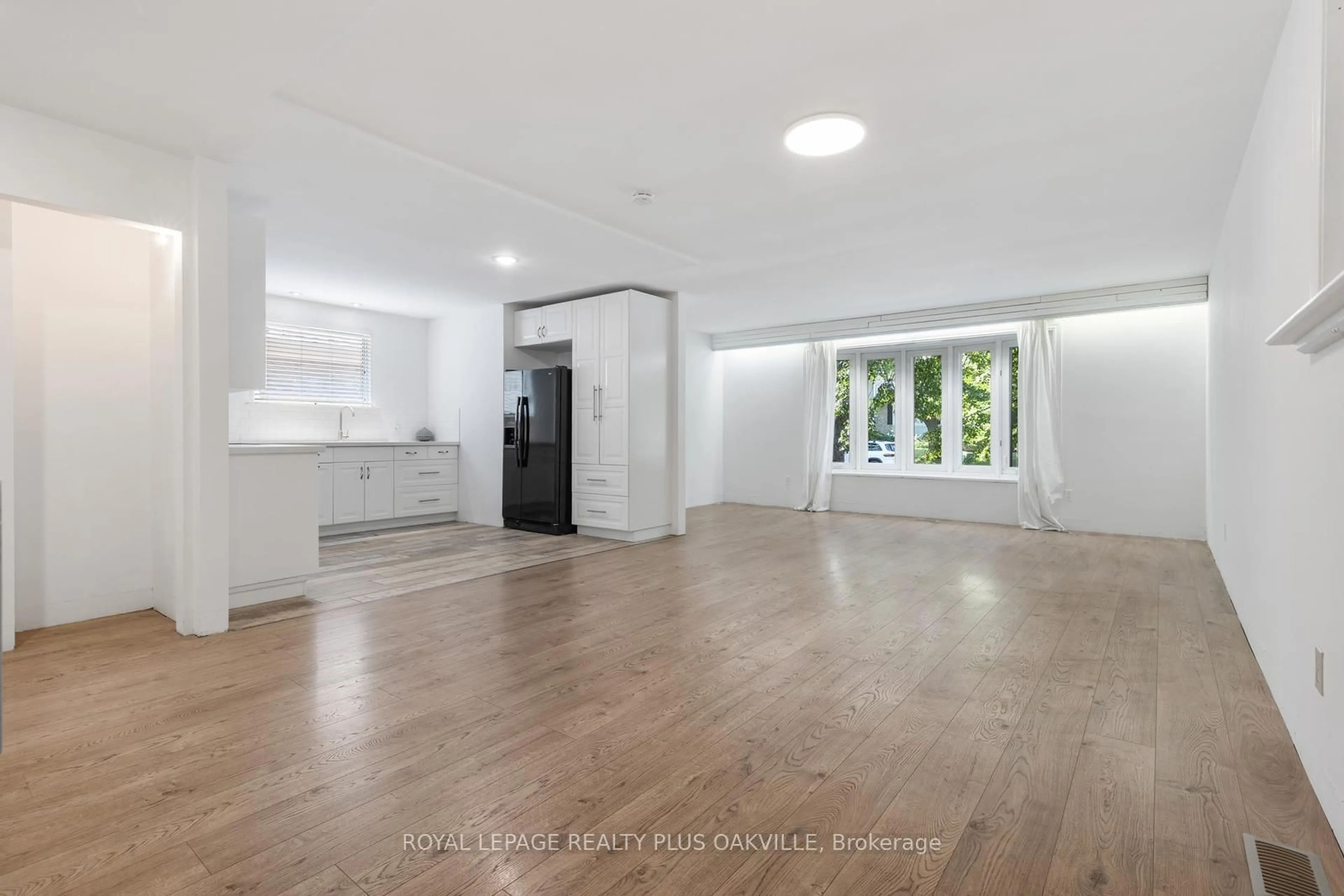 A pic of a room for 467 Anthony Dr, Oakville Ontario L6J 2K6