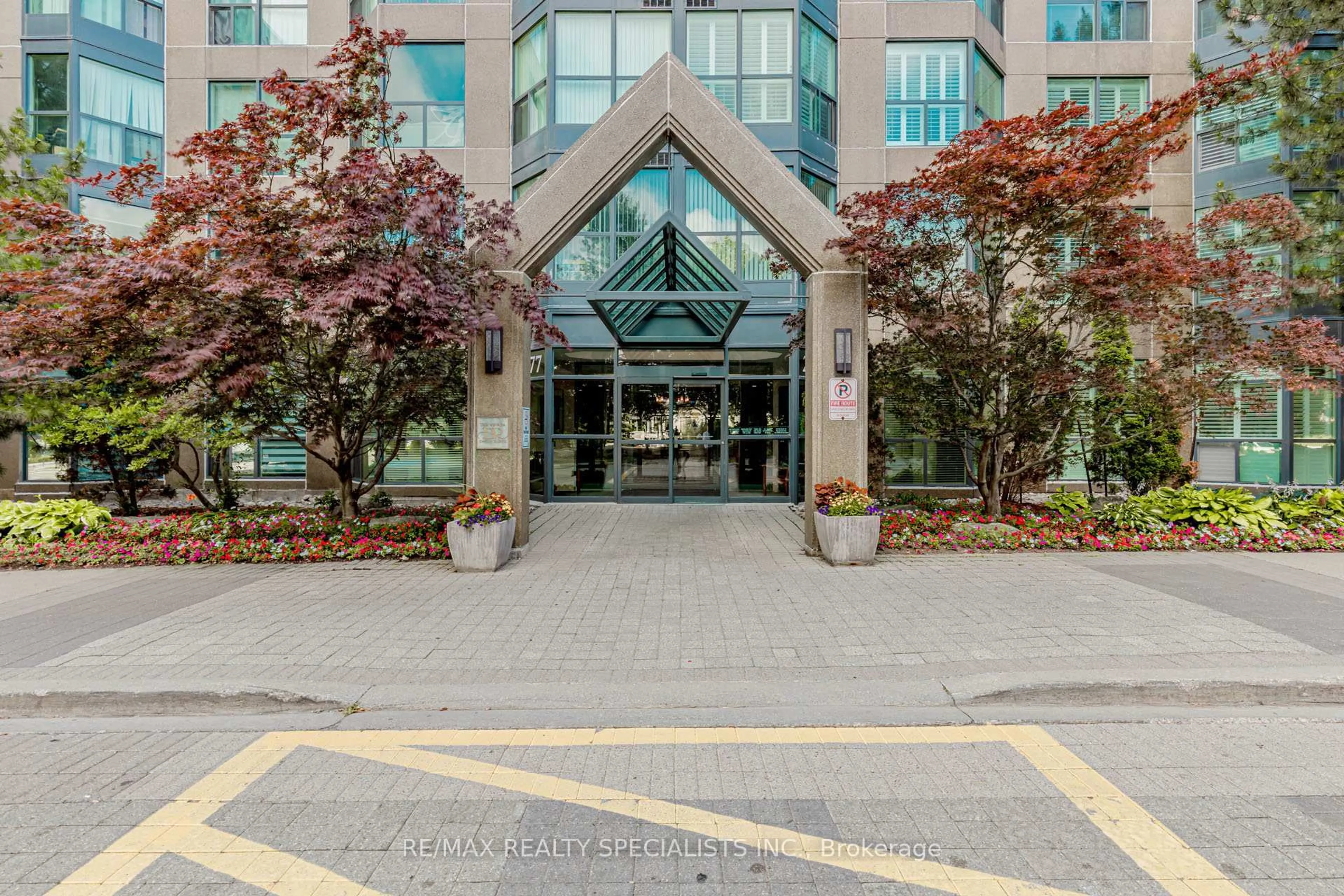 Indoor foyer for 2177 Burnhamthorpe Rd #1102, Mississauga Ontario L5L 5P9