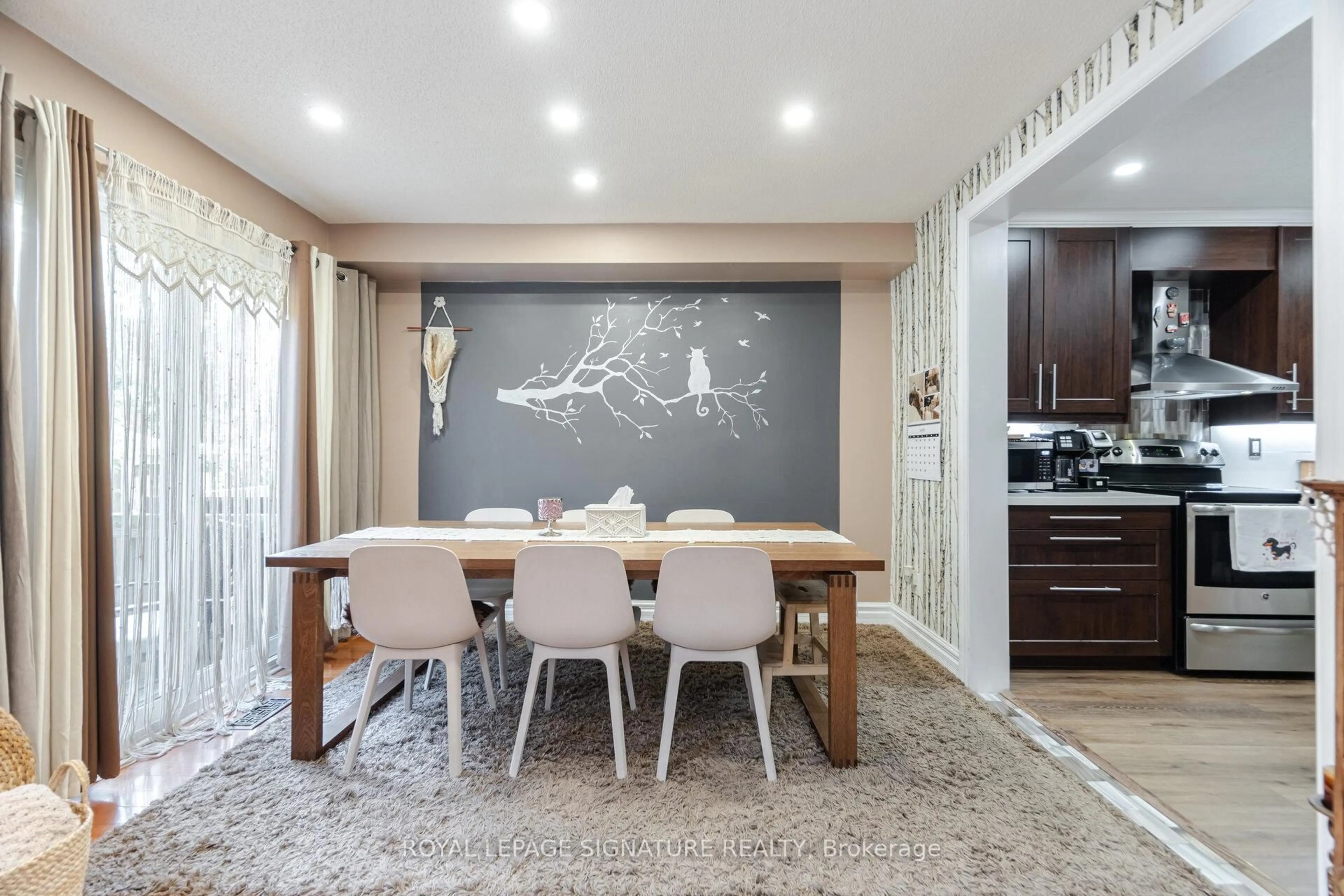 Dining room, ceramic/tile floor for 800 Constellation Dr #23, Mississauga Ontario L5R 3L6