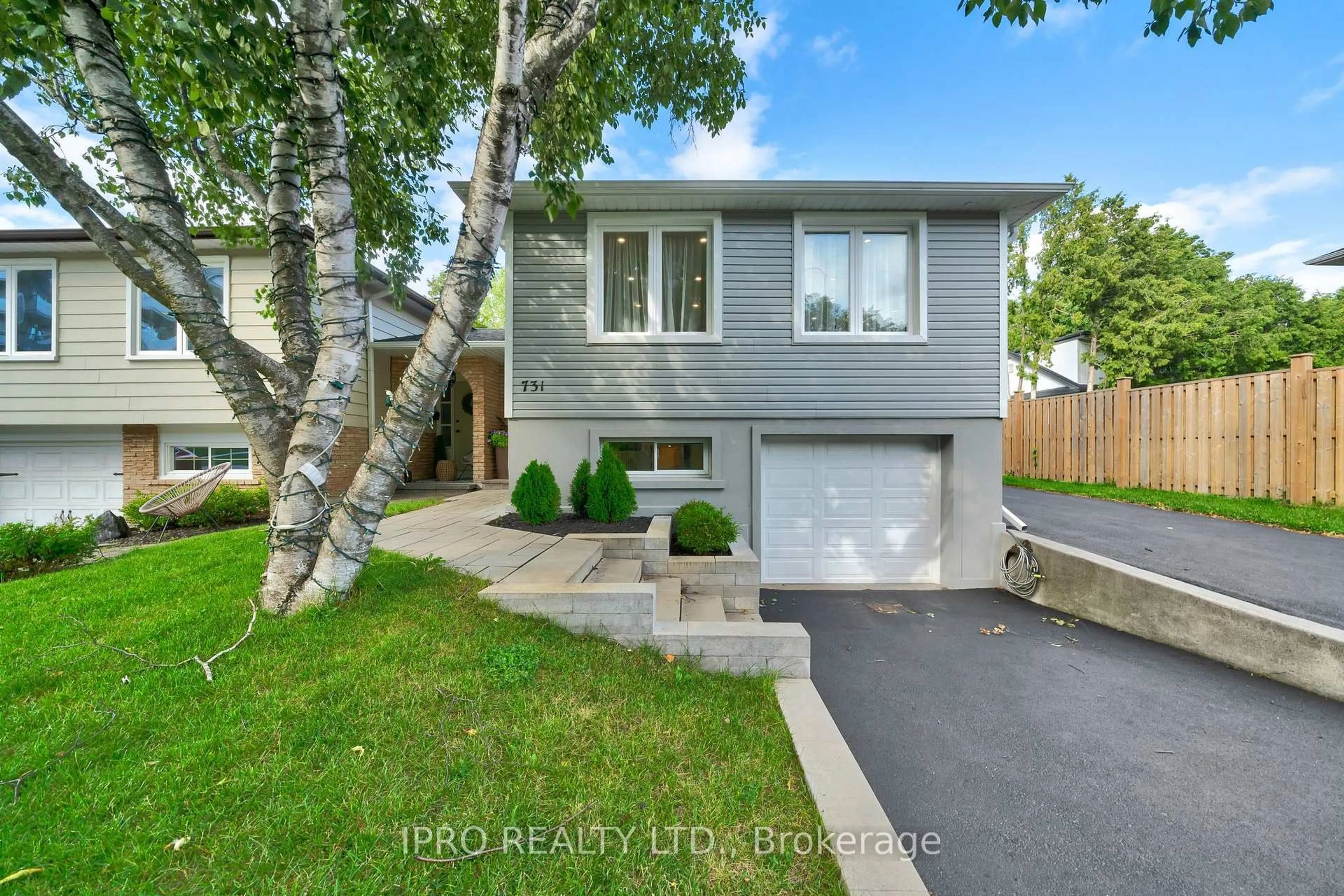 Home with vinyl exterior material, street for 731 Hager Ave, Burlington Ontario L7S 1W9