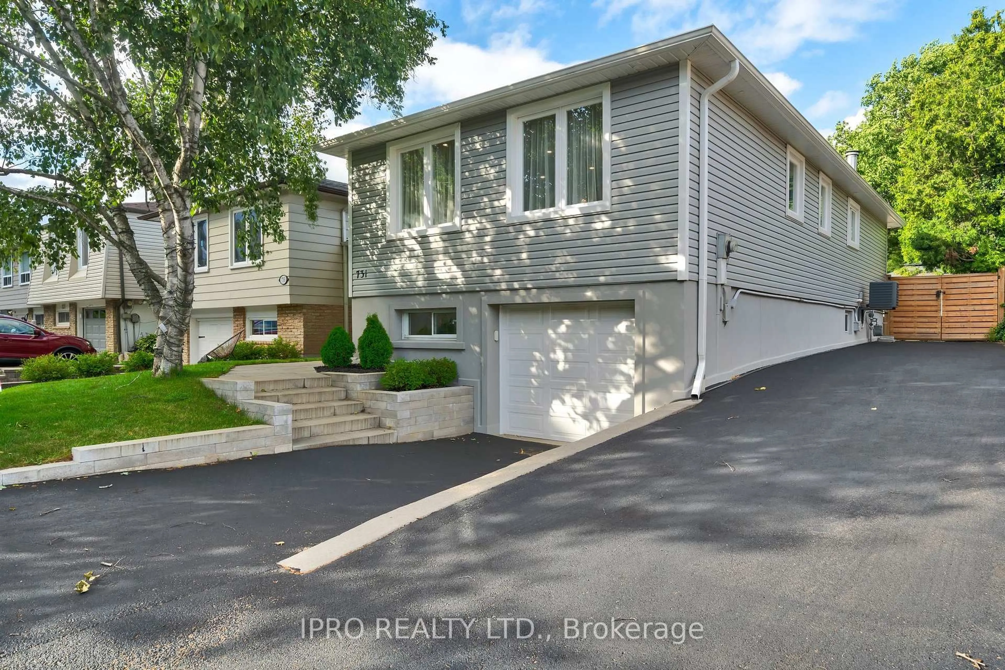 Home with vinyl exterior material, street for 731 Hager Ave, Burlington Ontario L7S 1W9