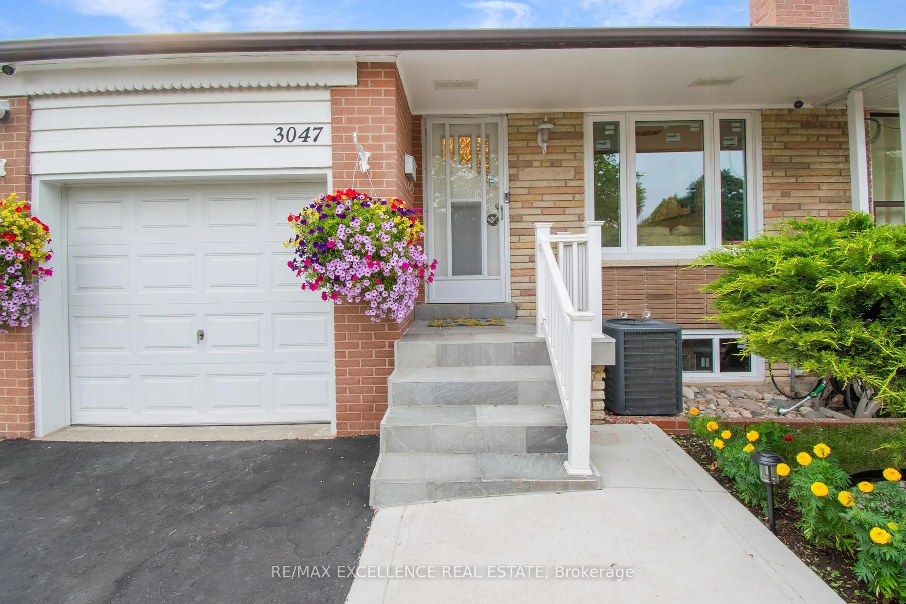 Home with brick exterior material, street for 3047 Merritt Ave, Mississauga Ontario L4T 1N9