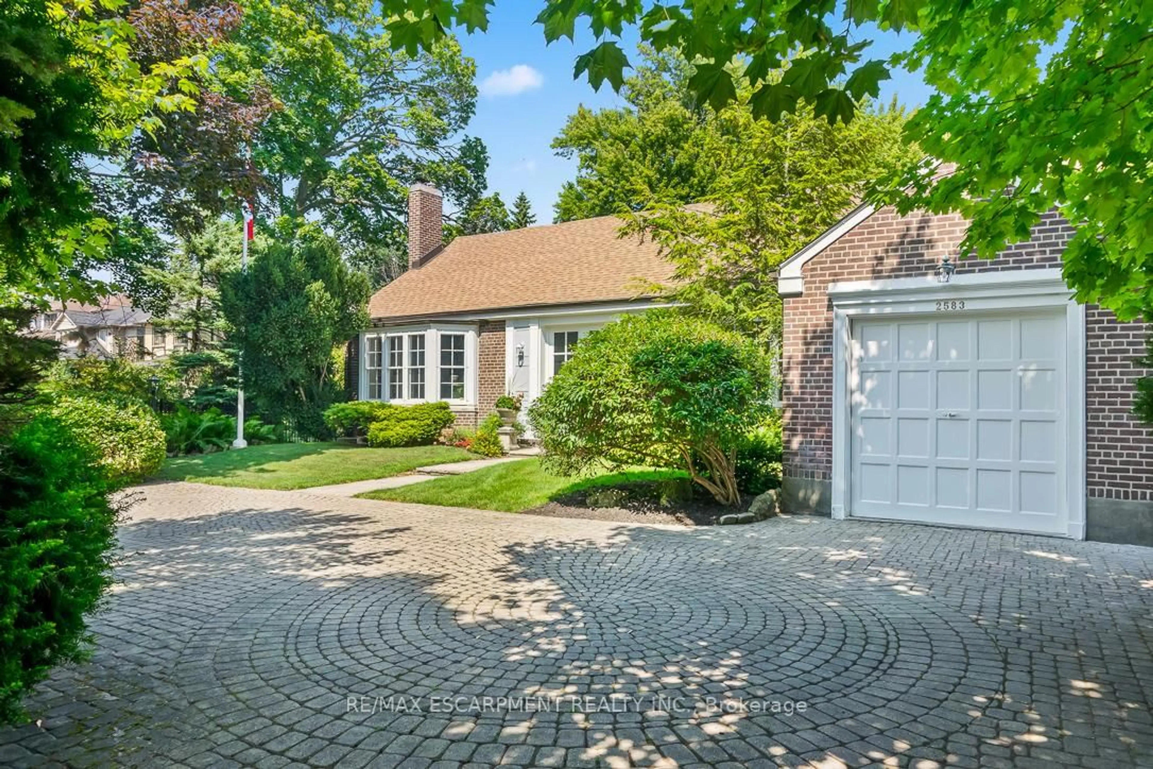 Home with brick exterior material, street for 2583 Lake Shore Blvd, Toronto Ontario M8V 1G3