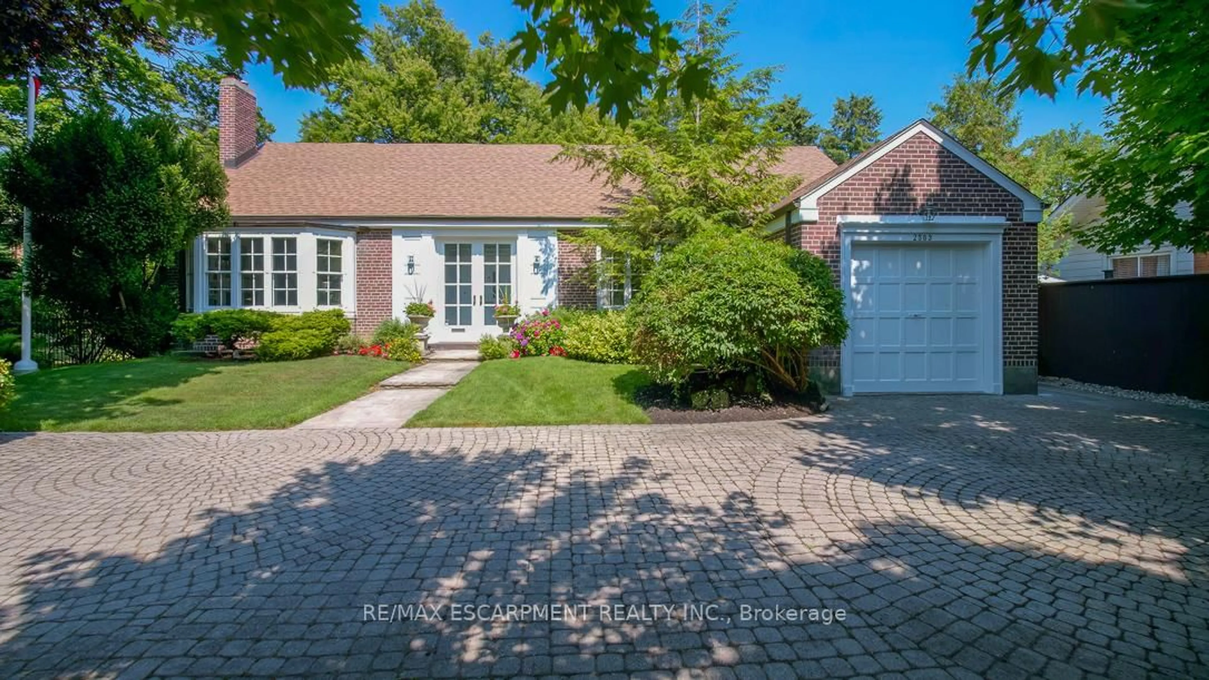 Home with brick exterior material, street for 2583 Lake Shore Blvd, Toronto Ontario M8V 1G3