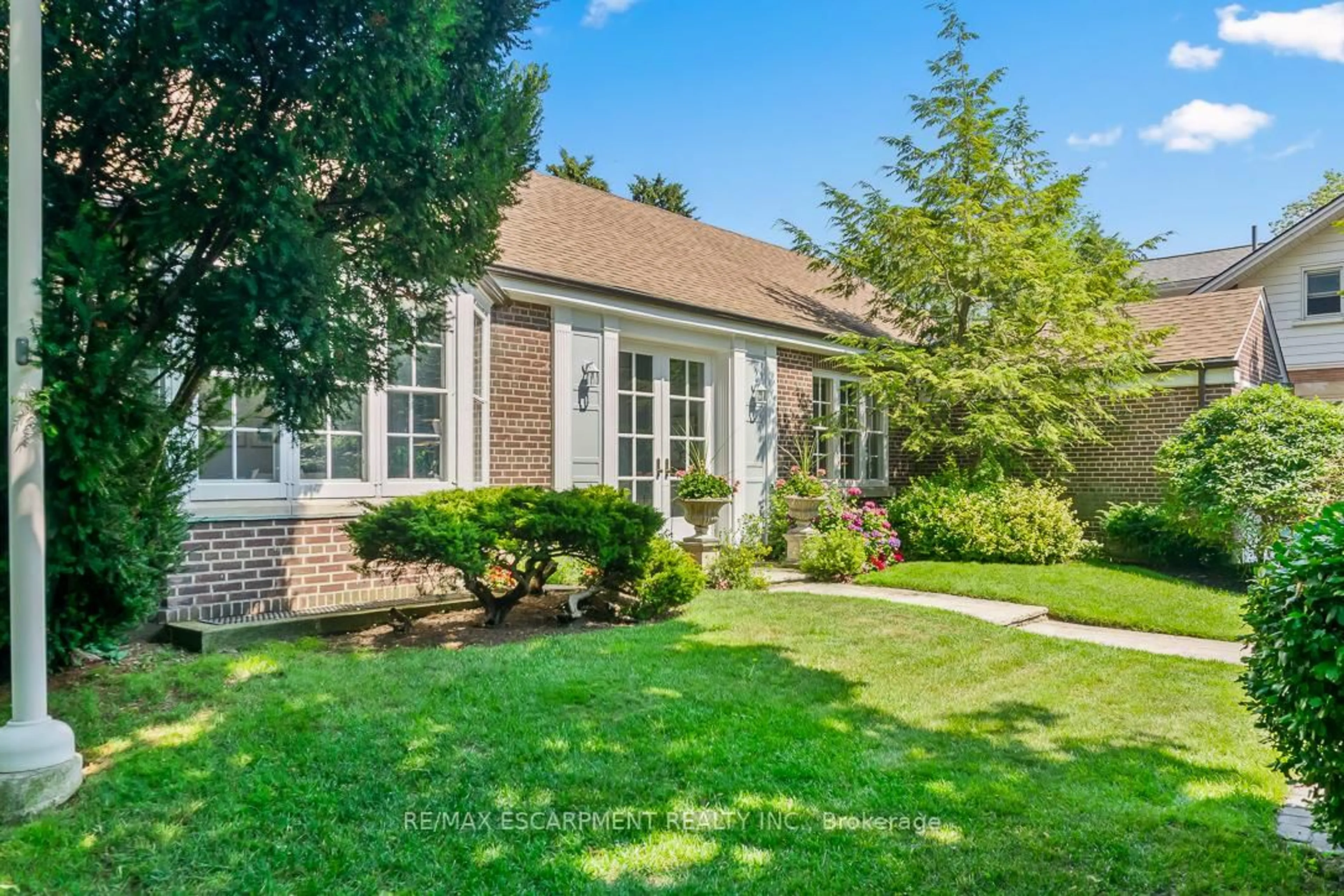Home with brick exterior material, street for 2583 Lake Shore Blvd, Toronto Ontario M8V 1G3