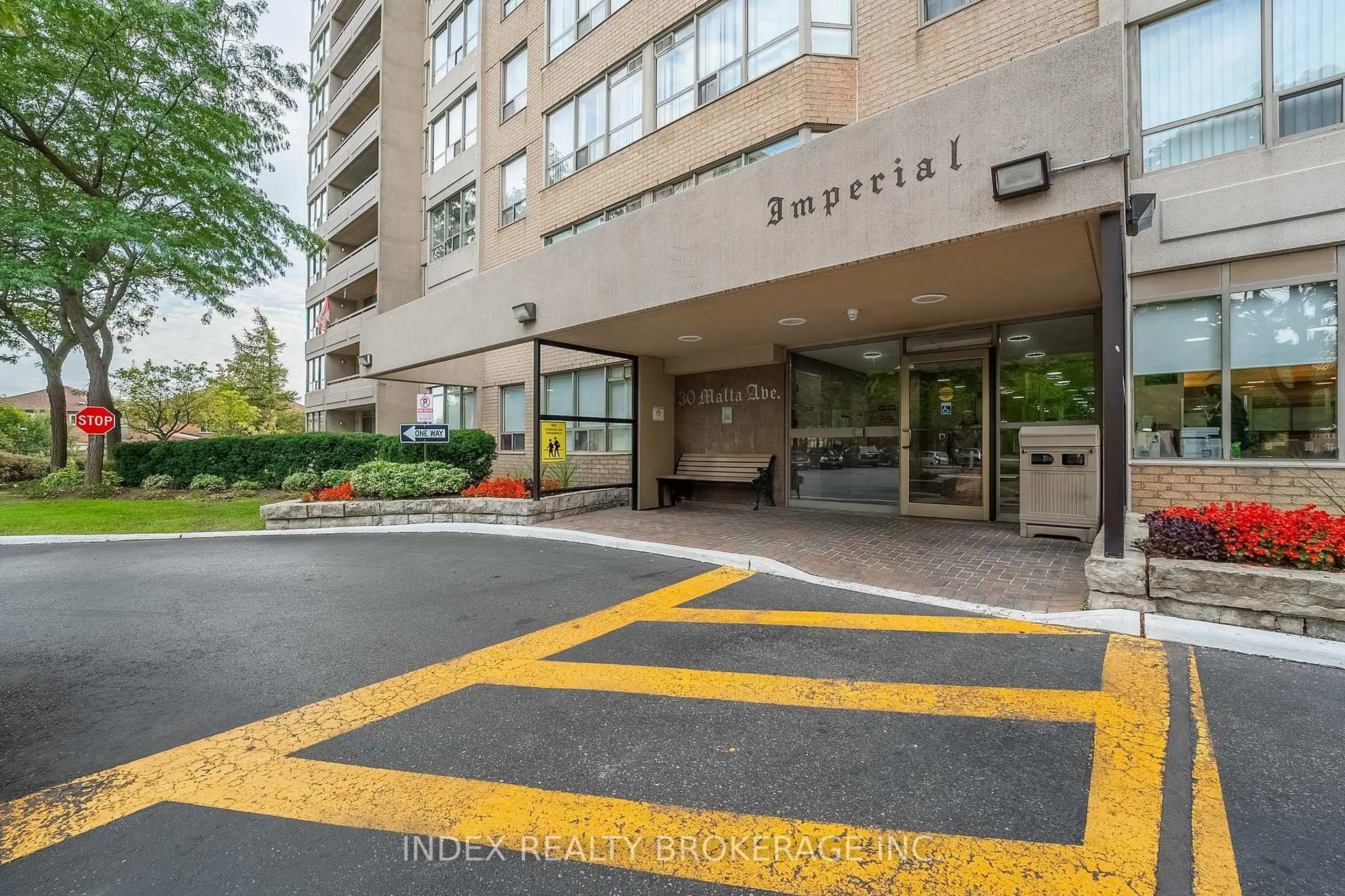 Indoor foyer for 30 Malta Ave #1907, Brampton Ontario L6Y 4S5