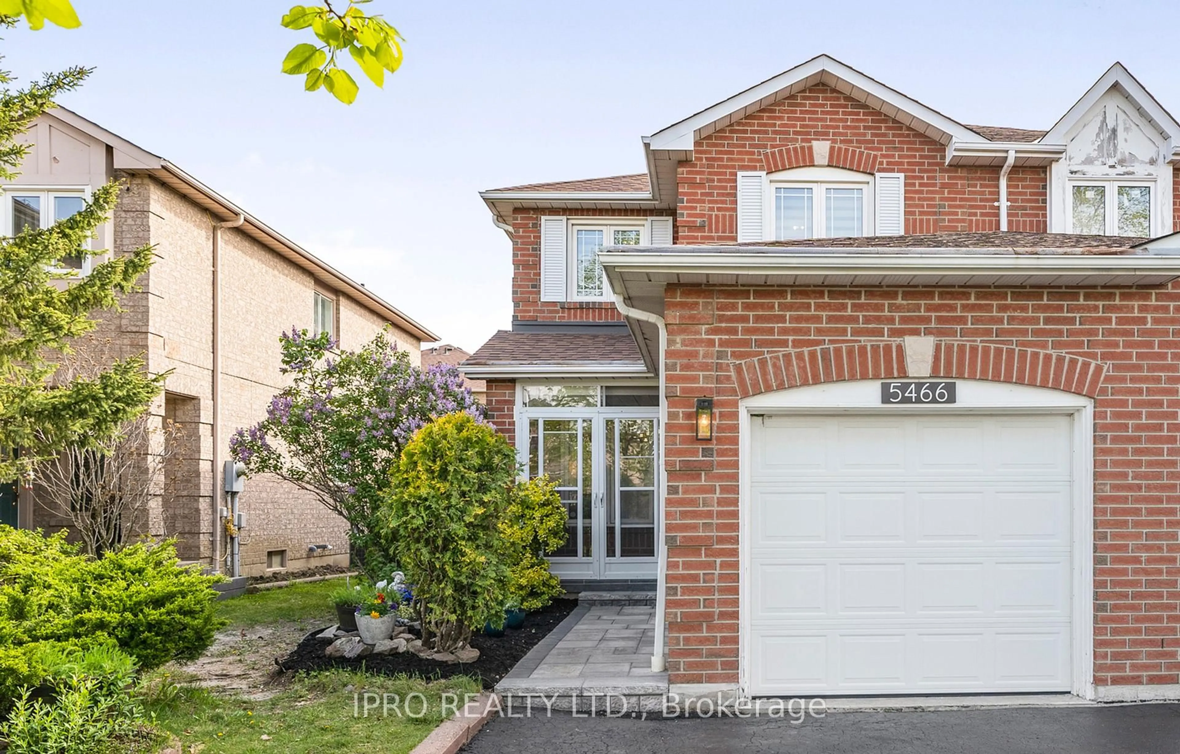 Home with brick exterior material, street for 5466 Bullrush Dr, Mississauga Ontario L5V 1Z1
