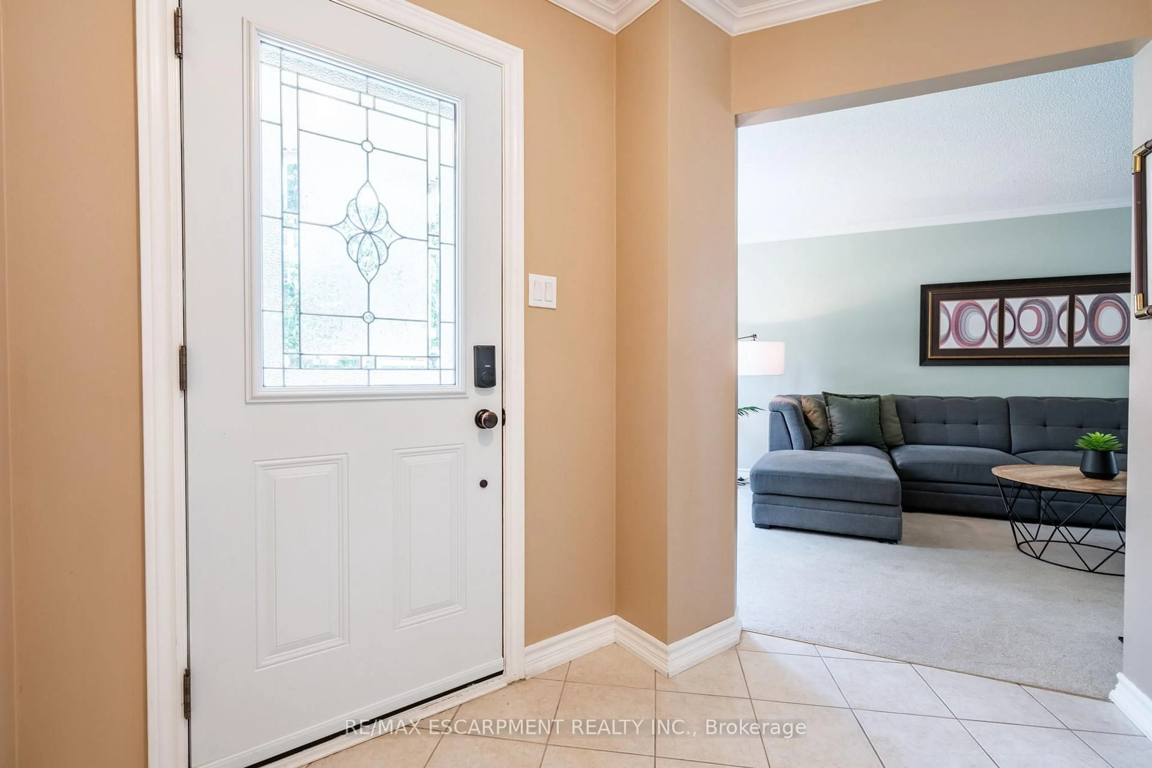 Indoor entryway for 2155 Duncaster Dr #7, Burlington Ontario L7P 4R3