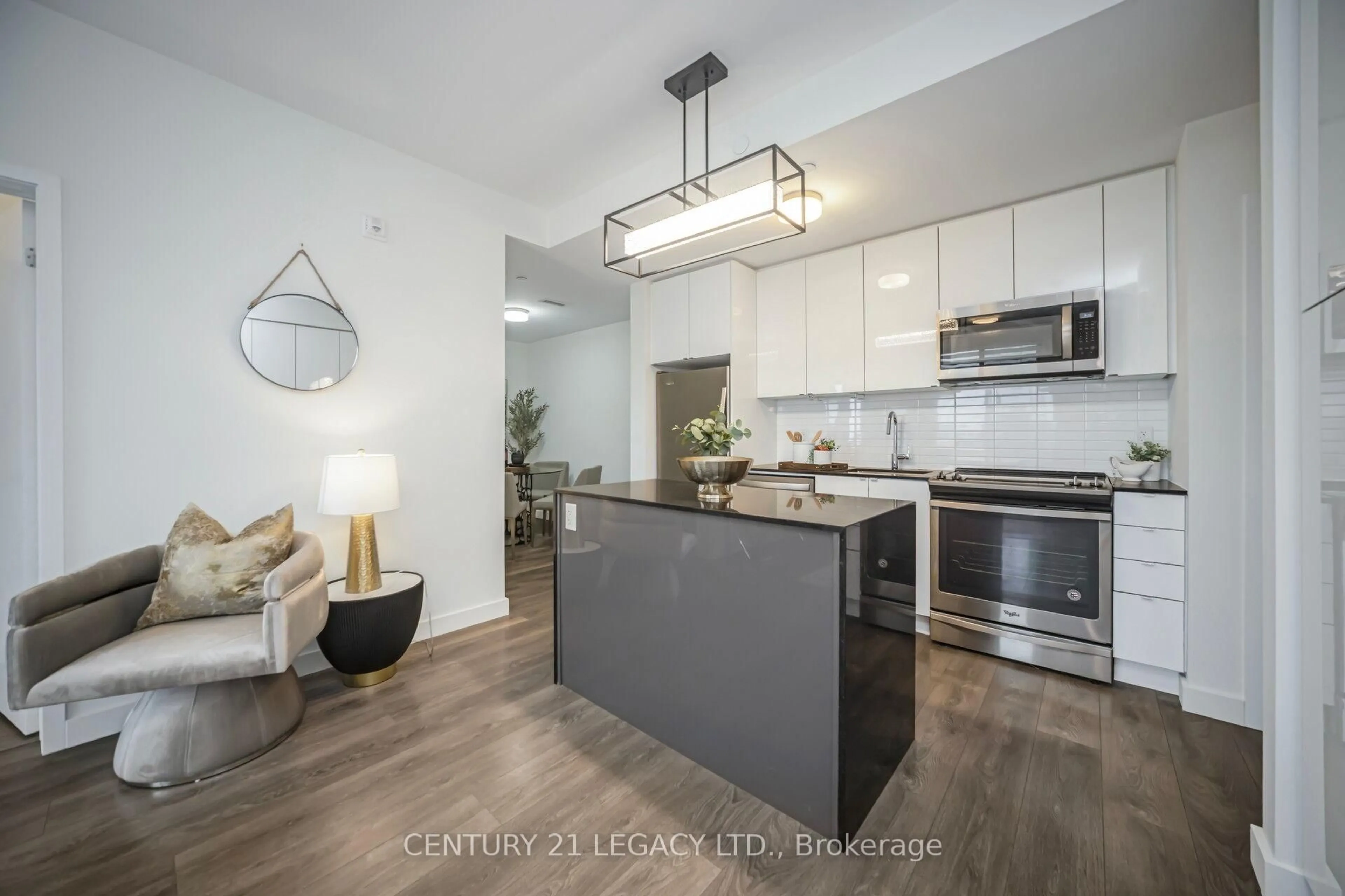 Open concept kitchen, unknown for 210 Sabina Dr #317, Oakville Ontario L6H 0W6