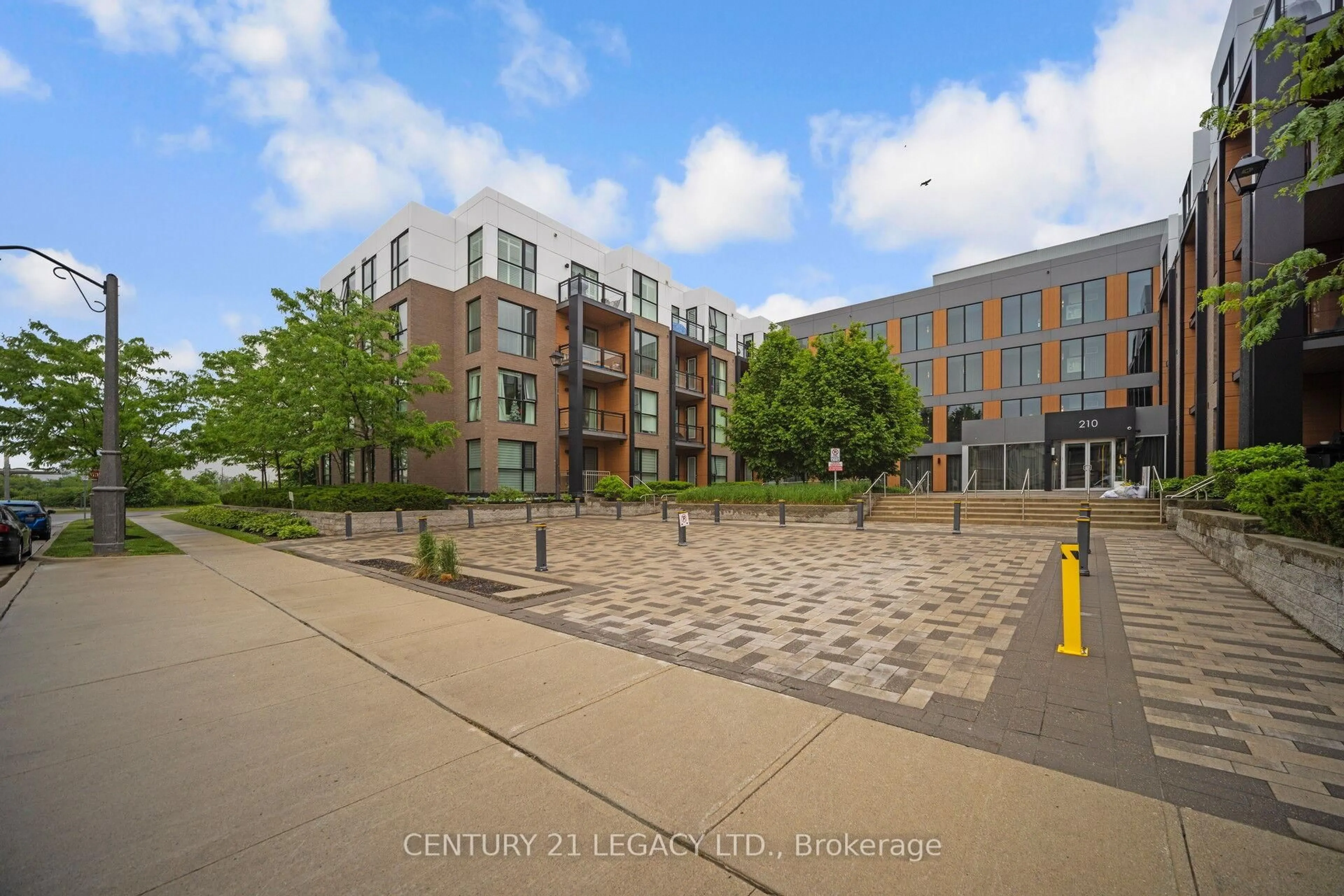 A pic from outside/outdoor area/front of a property/back of a property/a pic from drone, building for 210 Sabina Dr #317, Oakville Ontario L6H 0W6