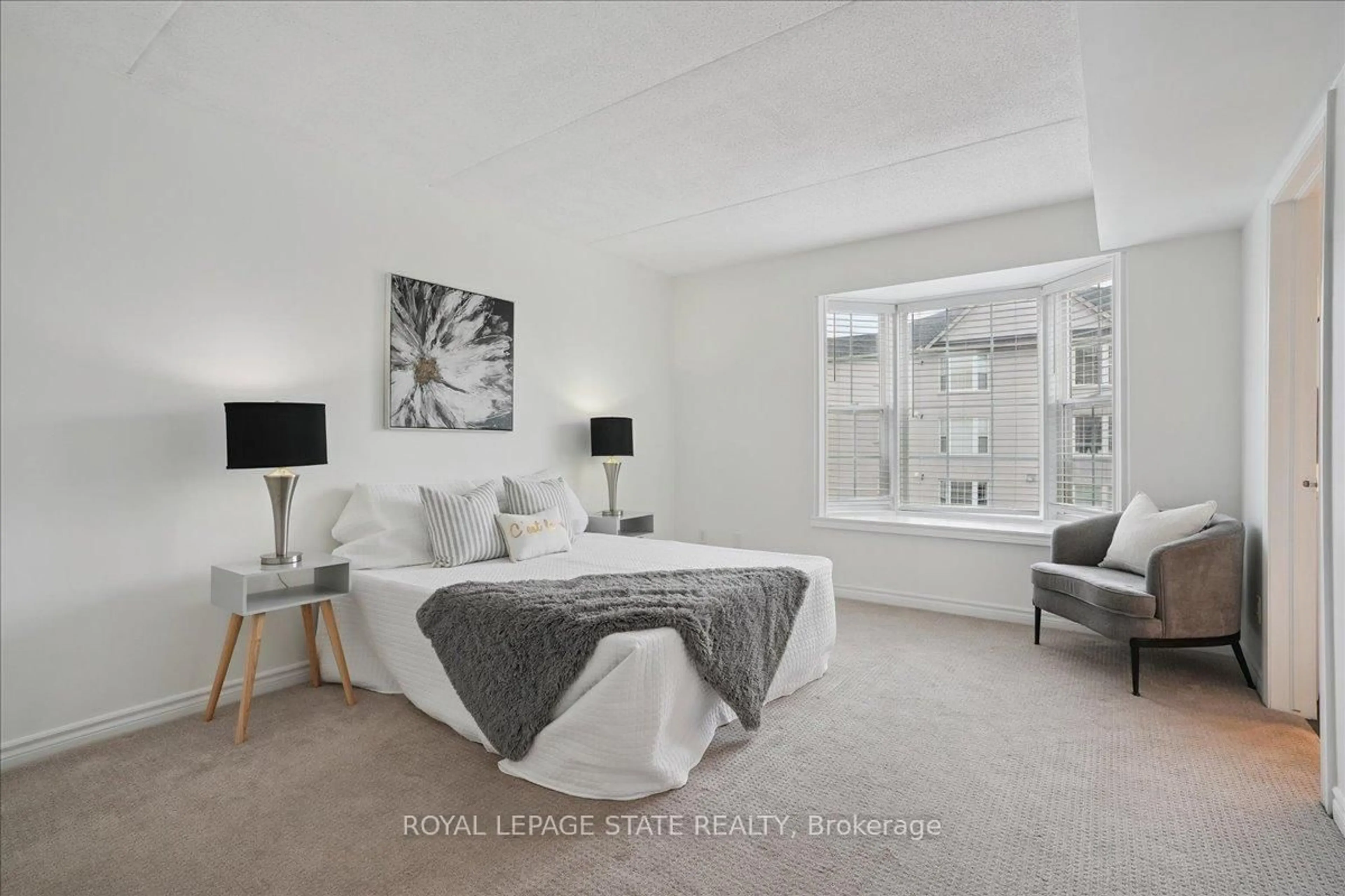 A pic of a room for 1411 Walker's Line #301, Burlington Ontario L7M 4P5